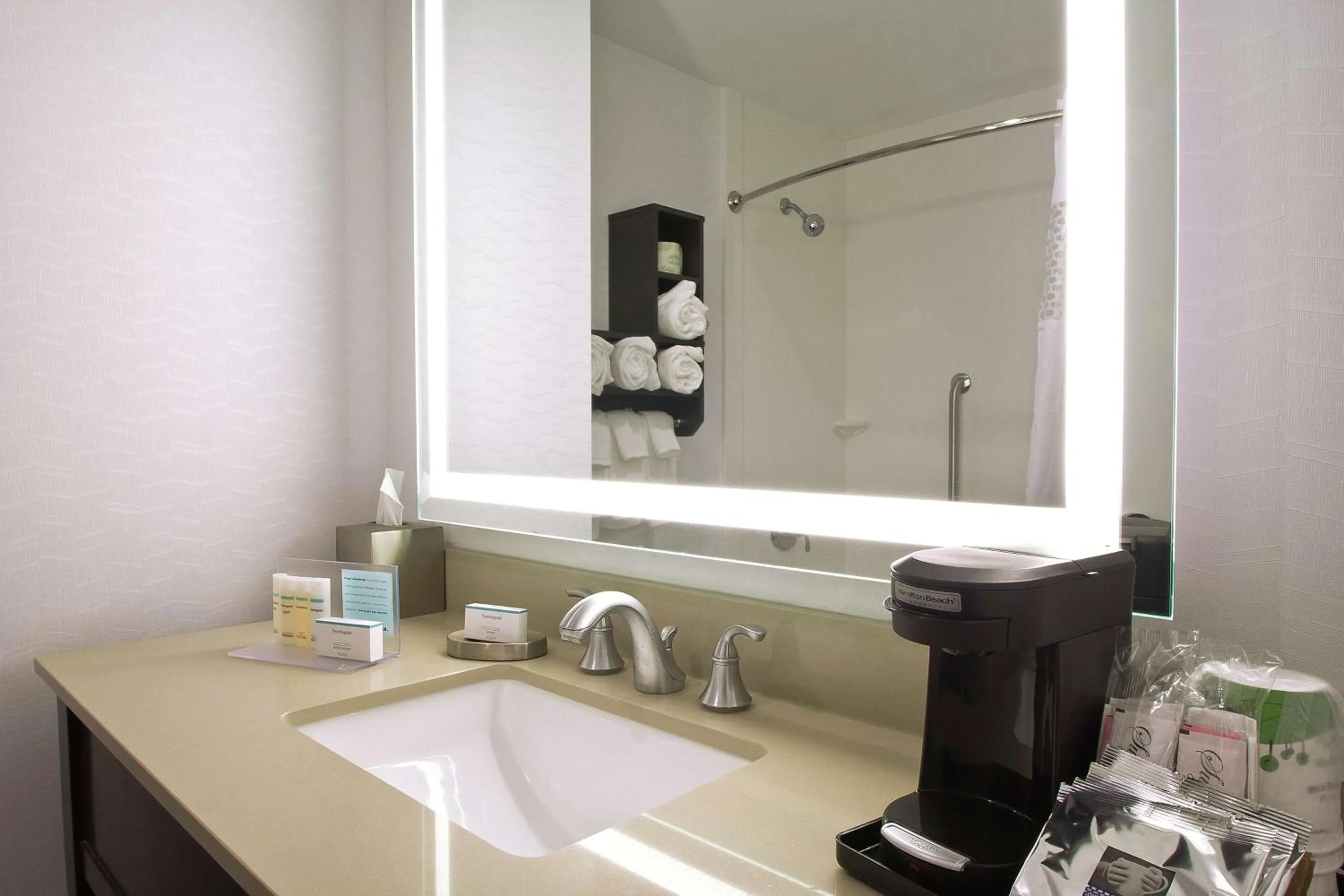 Bathroom in Hampton Inn & Suites Columbus/University Area