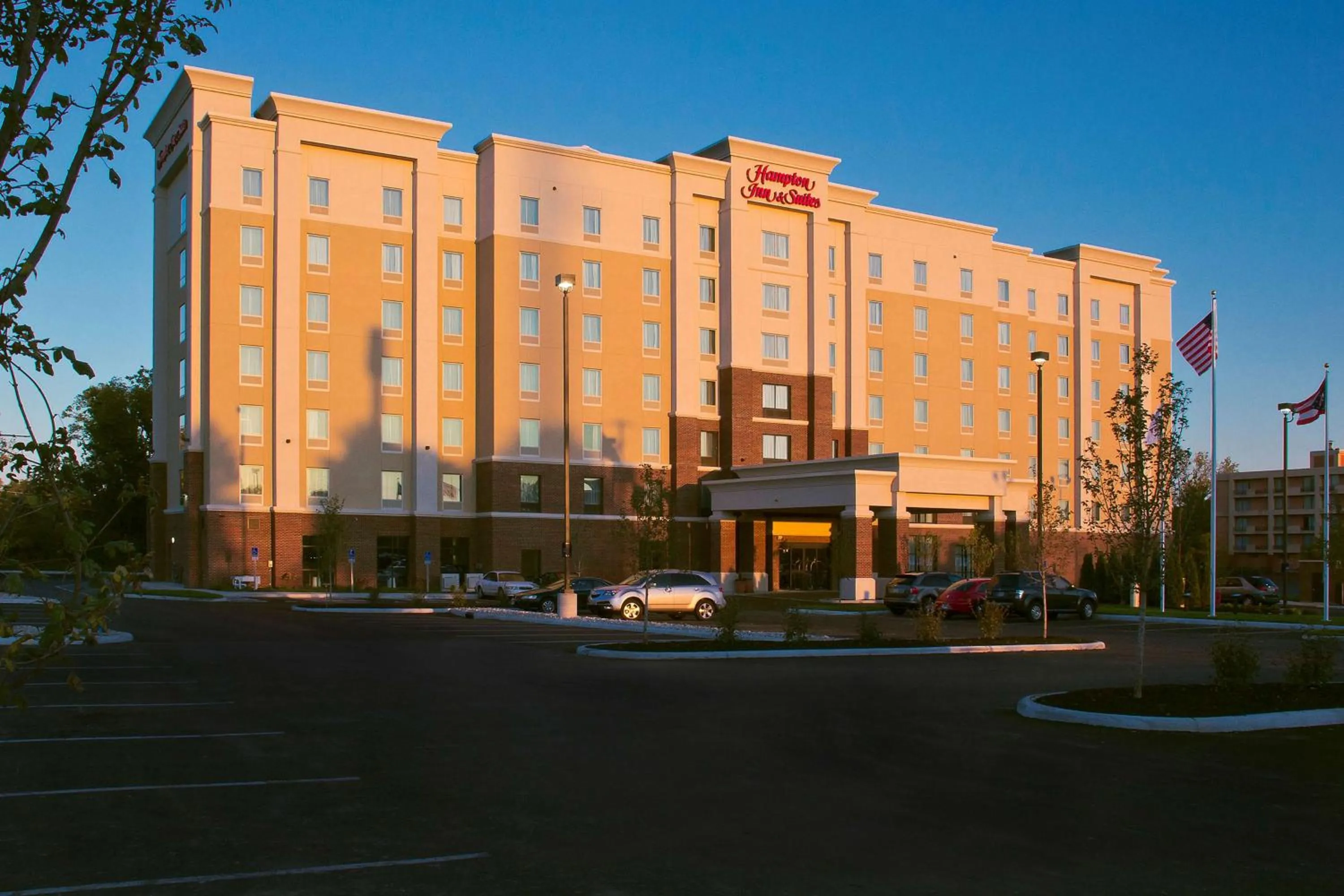 Property building in Hampton Inn & Suites Columbus/University Area