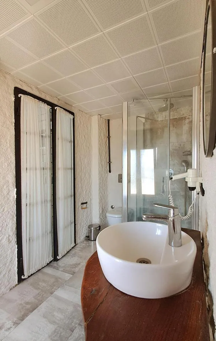 Shower in Bellezza Hotel Alaçatı