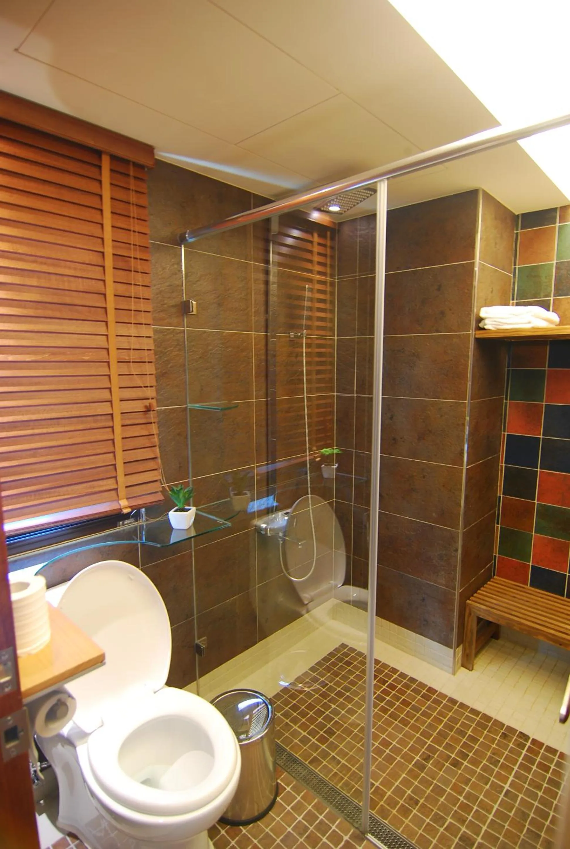 Shower in A&L Inn 戀灣旅棧