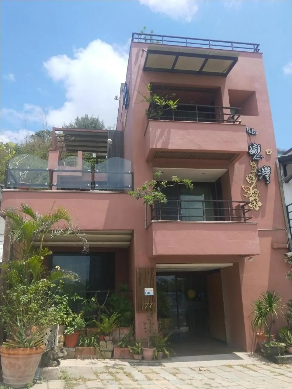 Property building in A&L Inn 戀灣旅棧