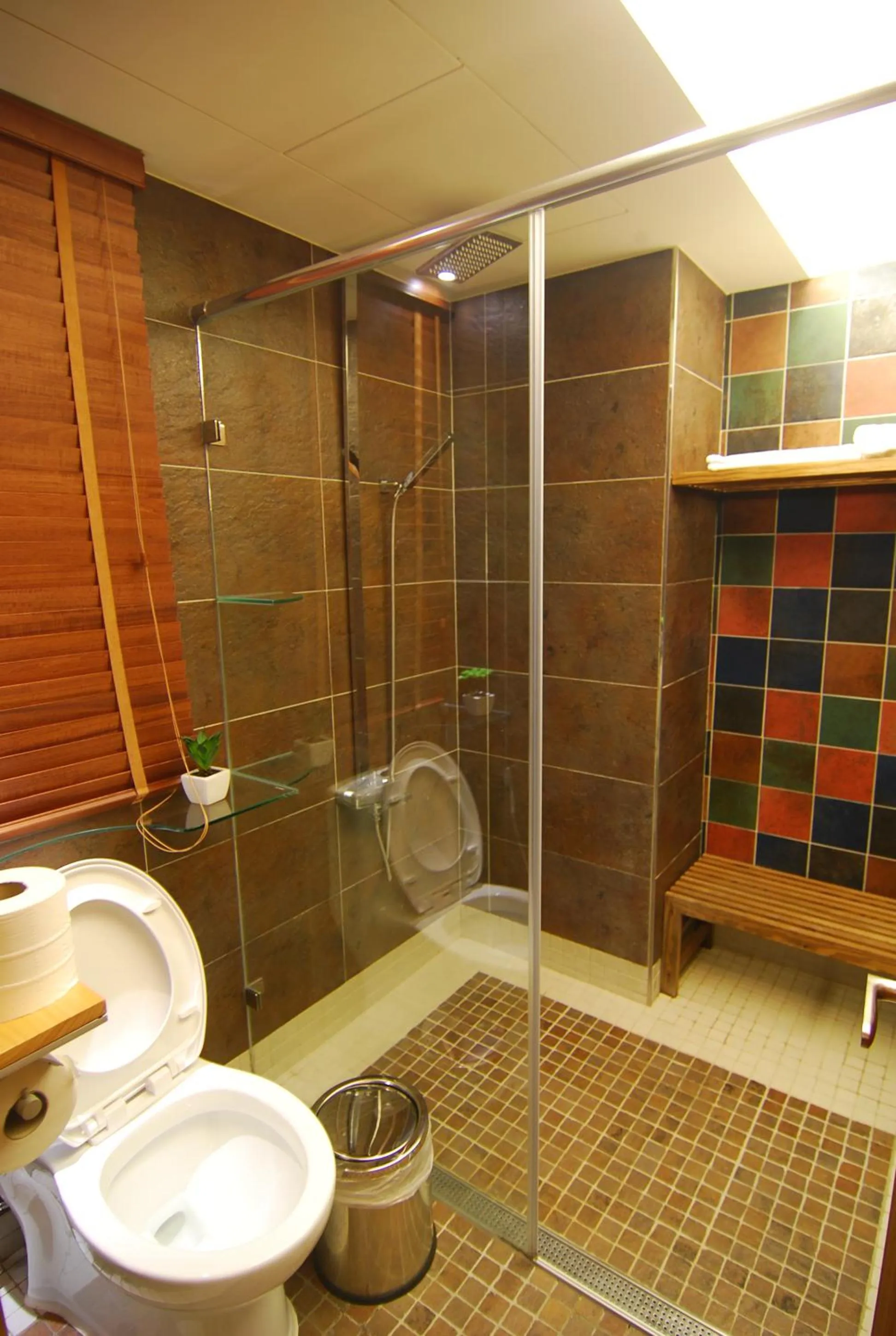 Shower in A&L Inn 戀灣旅棧