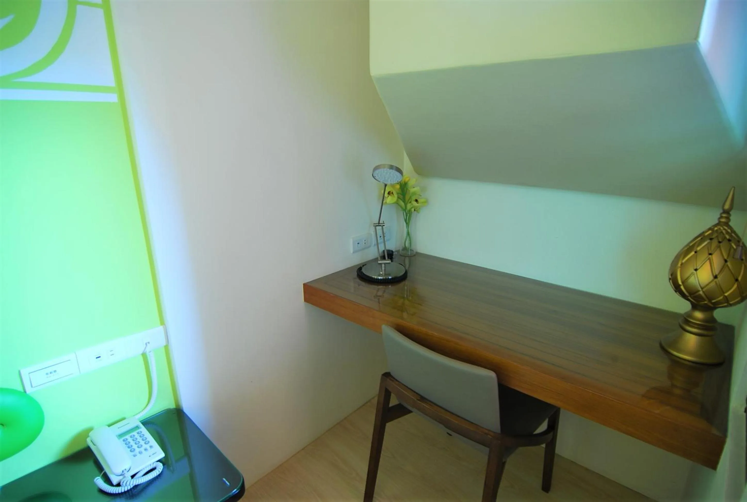 Seating area in A&L Inn 戀灣旅棧