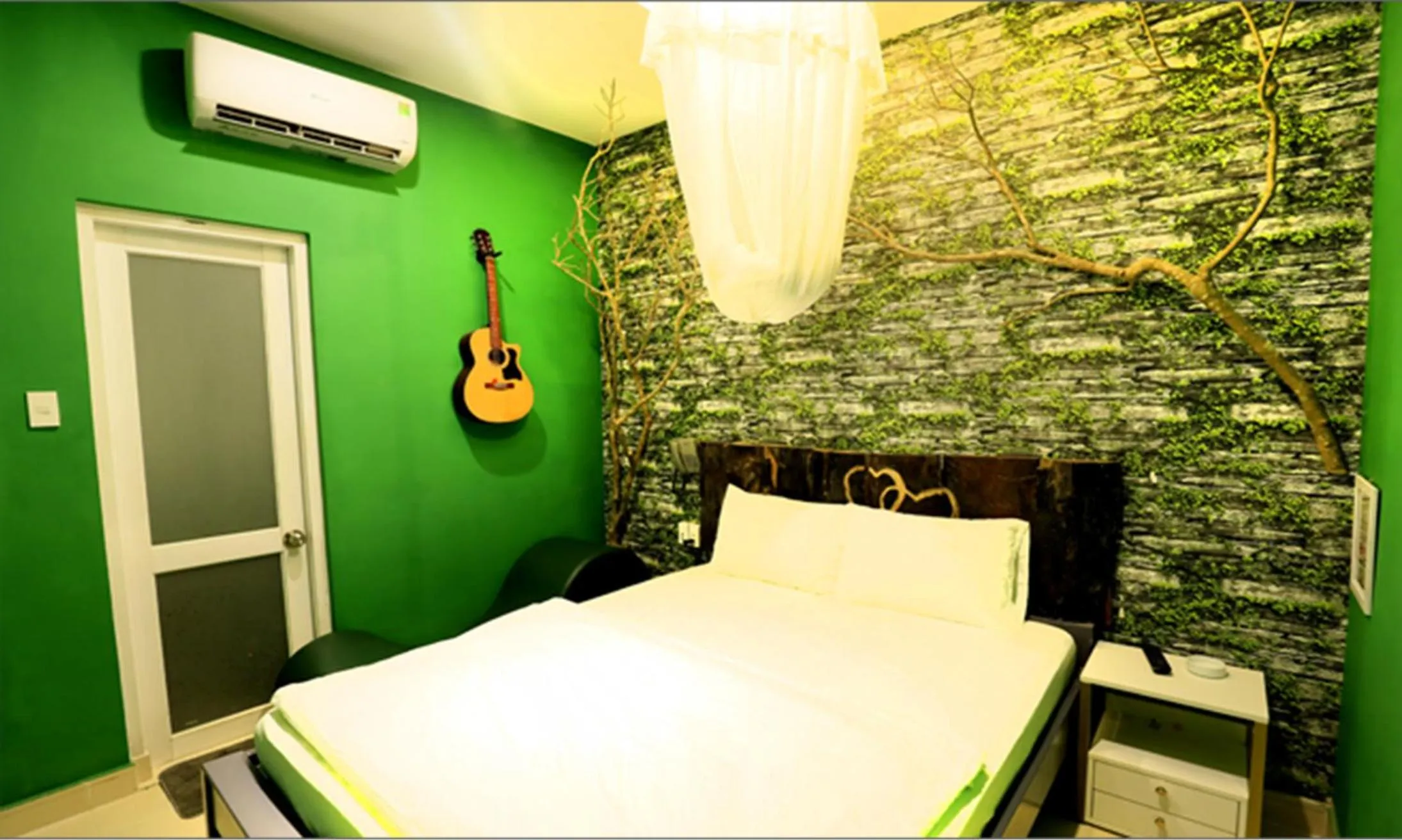 Bed in Loove Hotel - Khách Sạn Tình Yêu