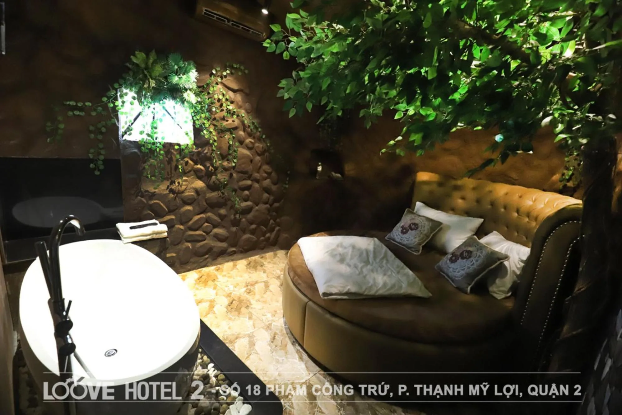 Bed in Loove Hotel - Khách Sạn Tình Yêu