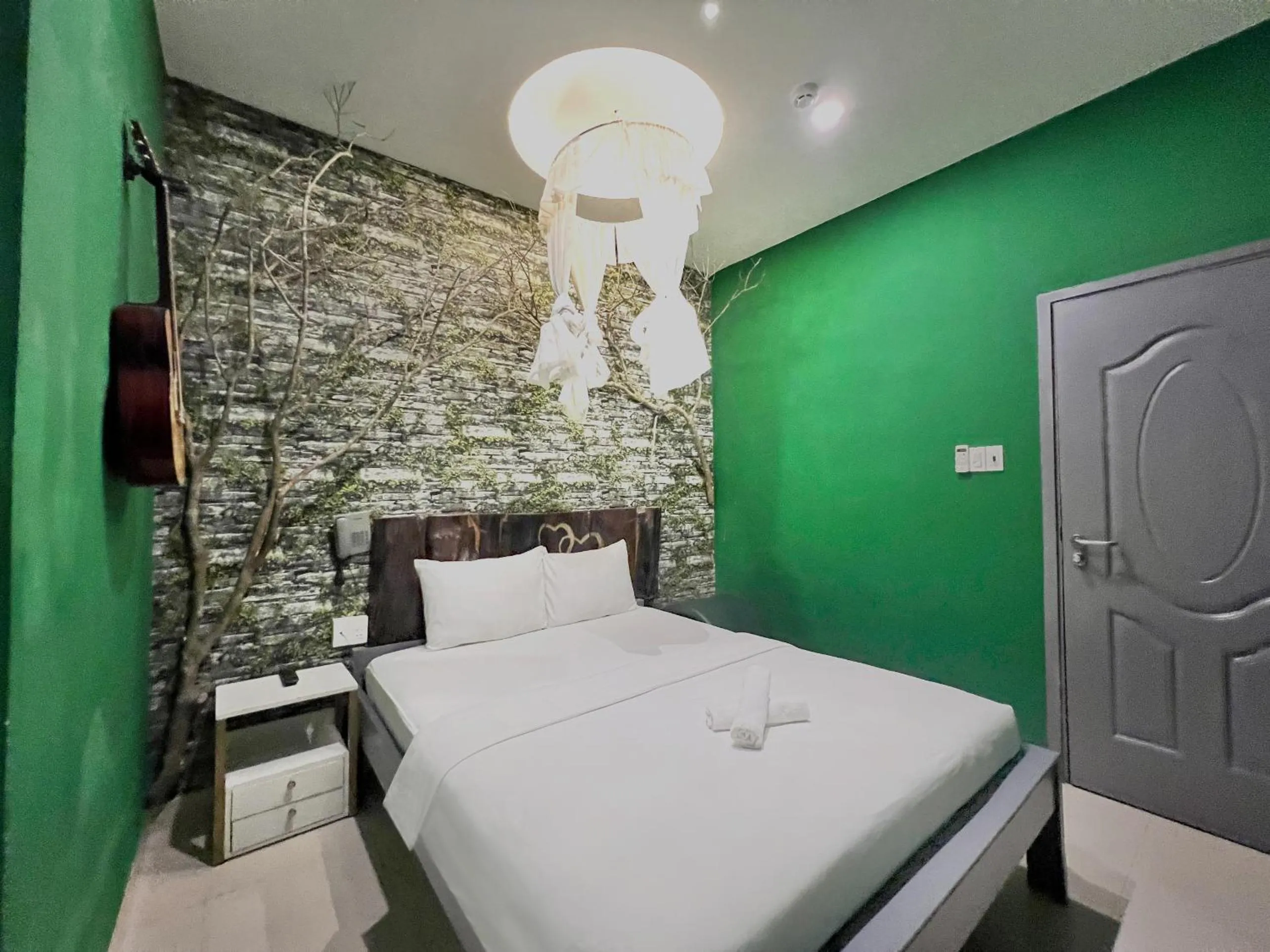 Bedroom, Bed in Loove Hotel - Khách Sạn Tình Yêu