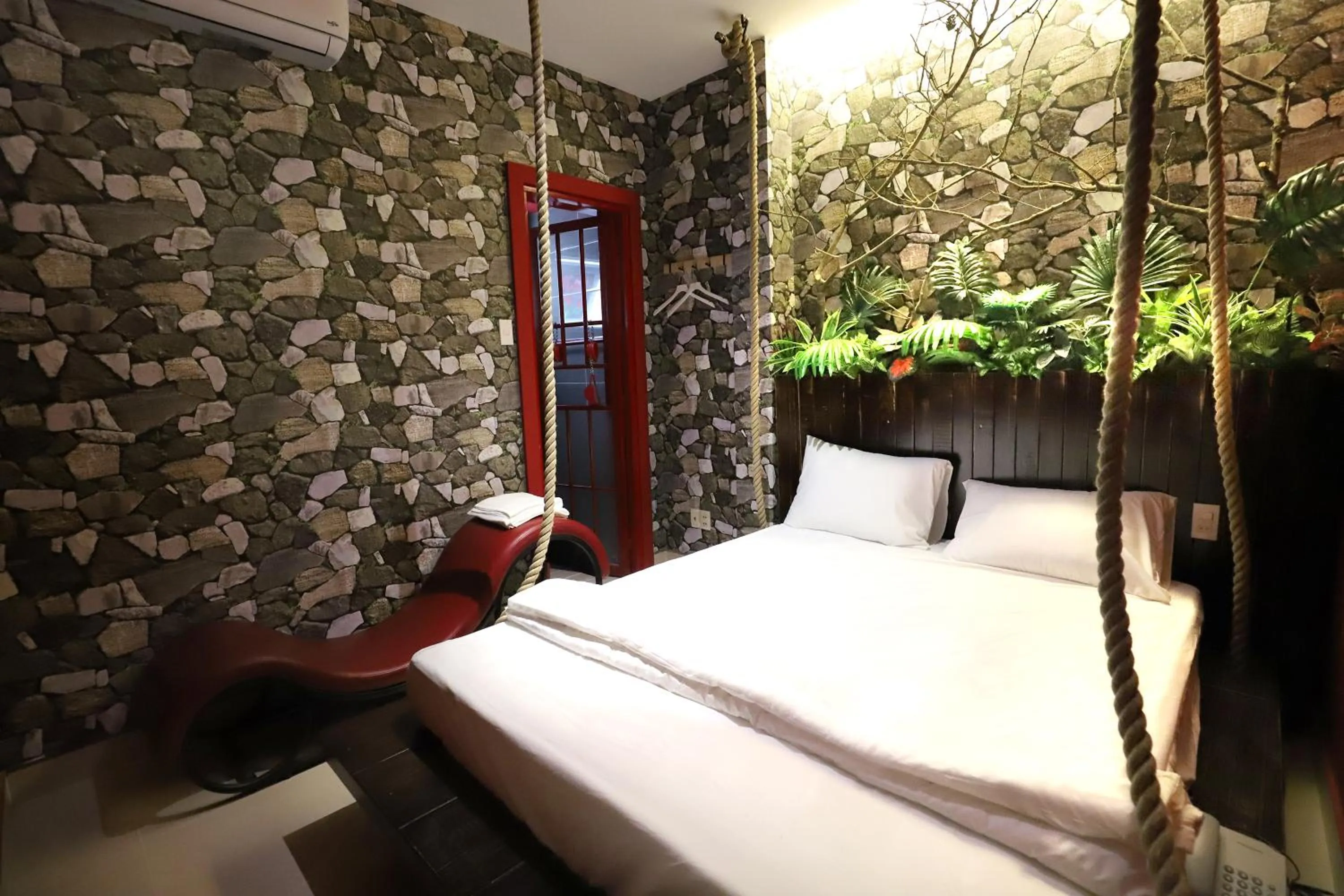 Bedroom, Bed in Loove Hotel - Khách Sạn Tình Yêu