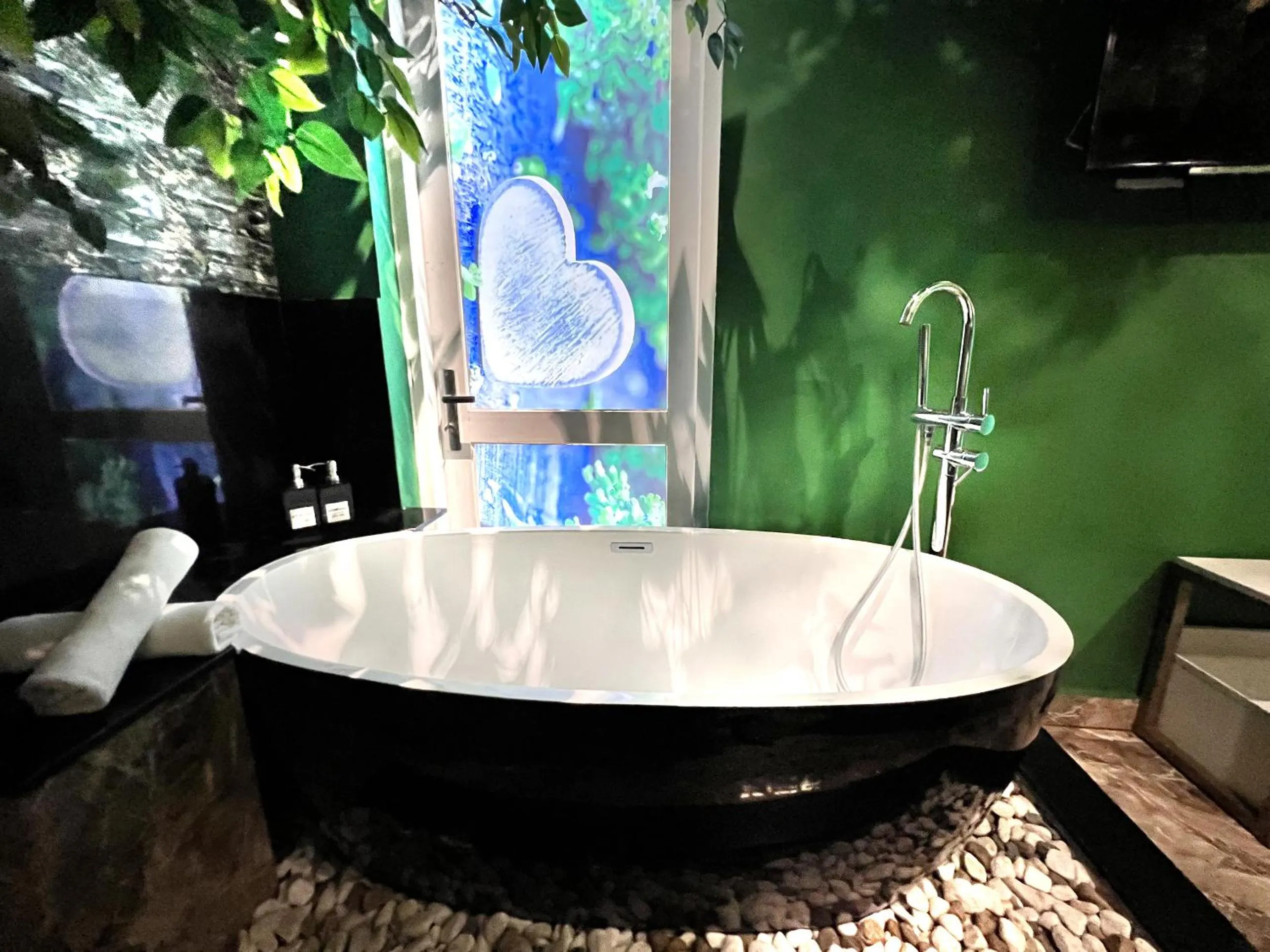 Bath in Loove Hotel - Khách Sạn Tình Yêu