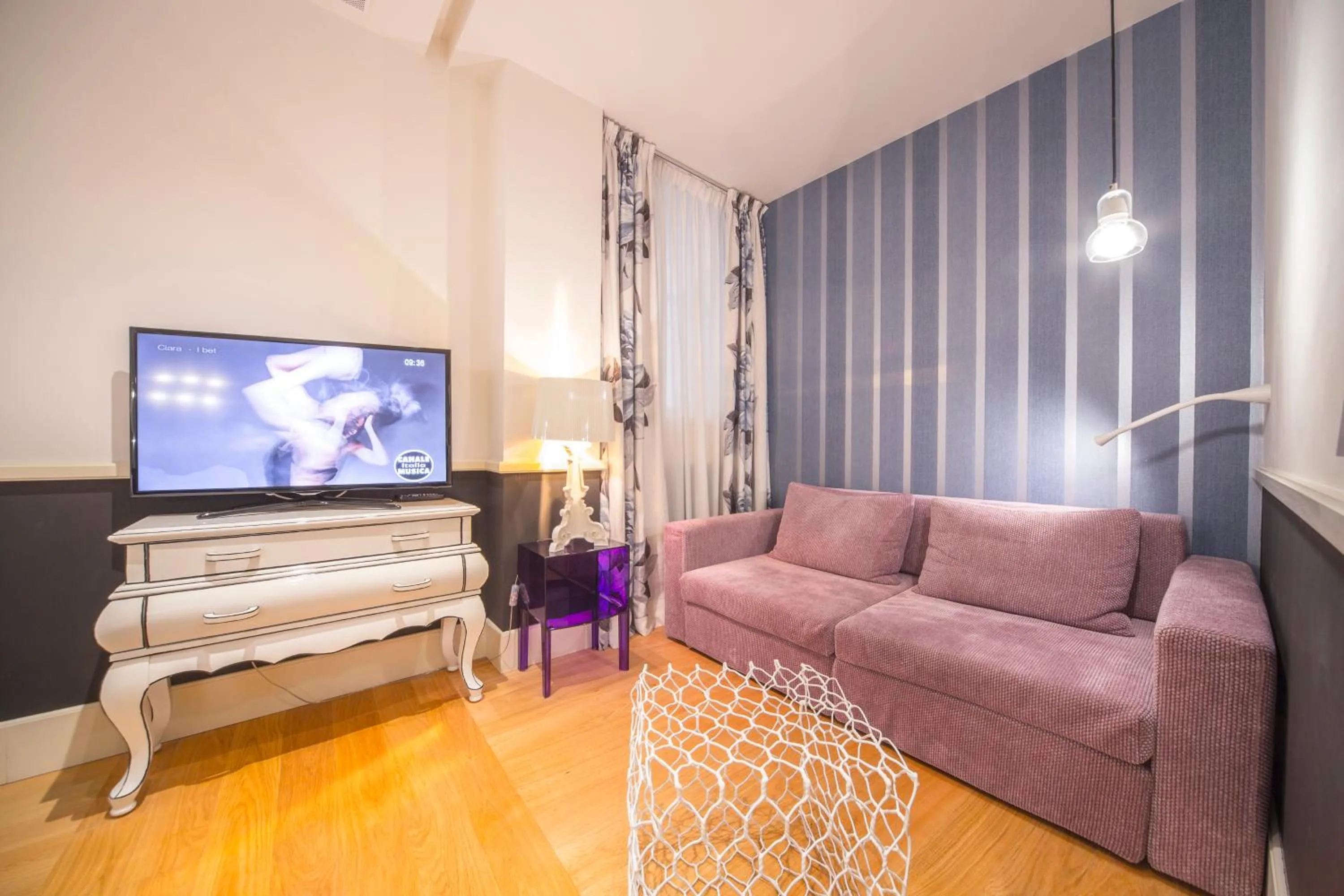 TV and multimedia in Cinque Rooms