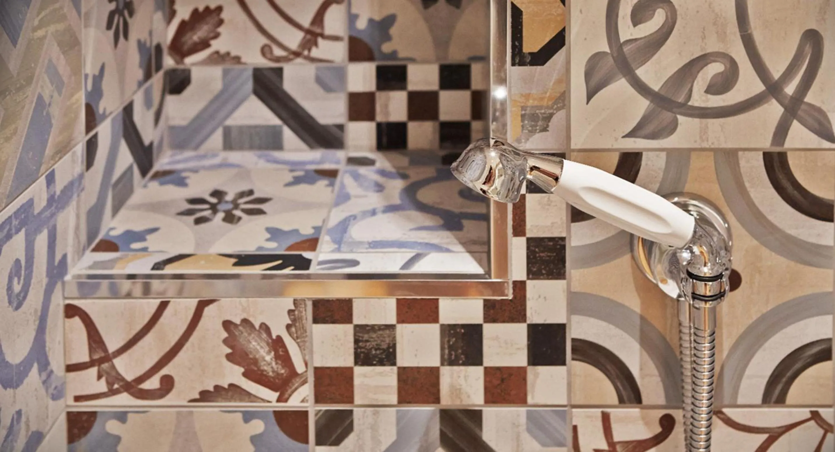 Shower in Cinque Rooms