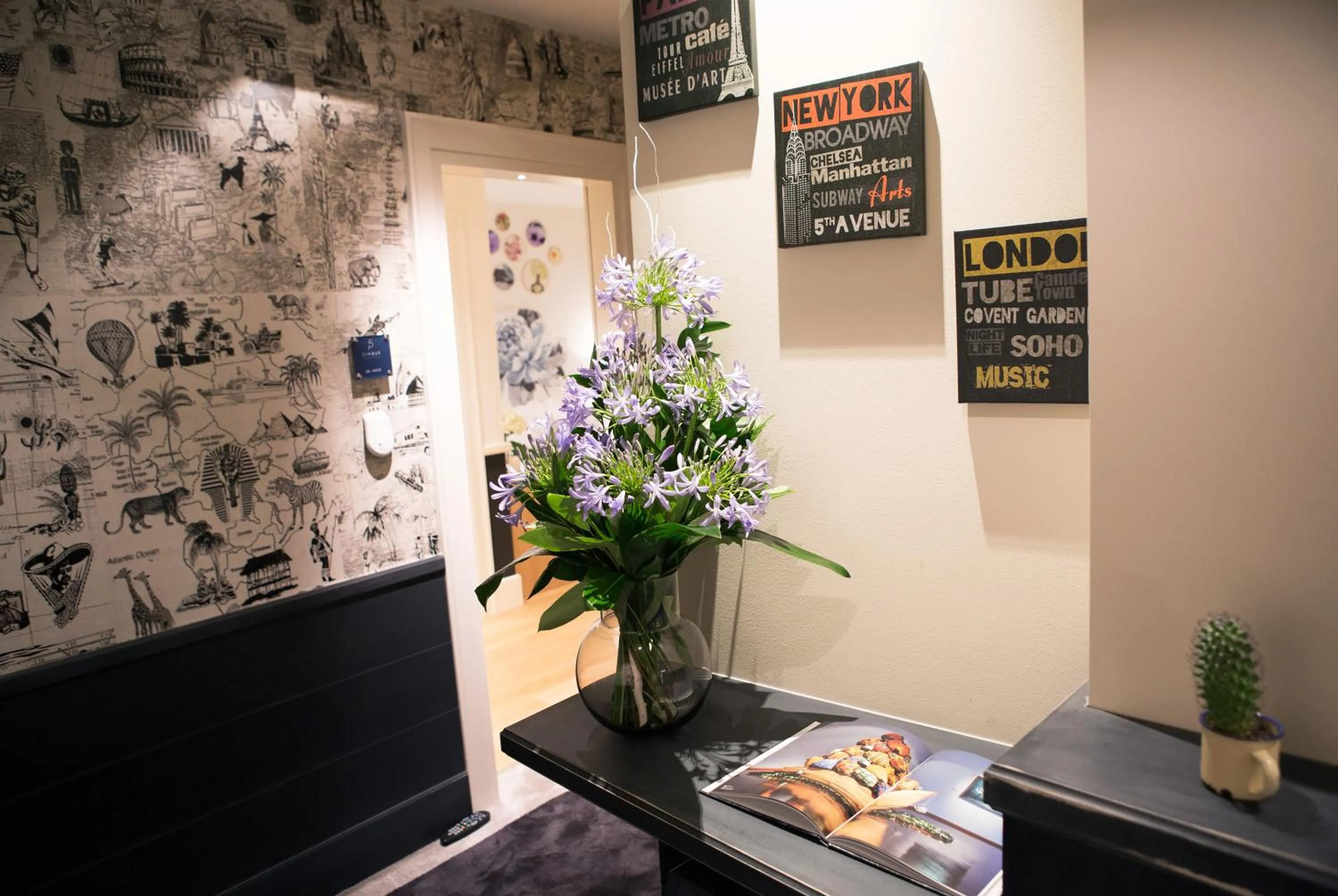 Inner courtyard view in Cinque Rooms