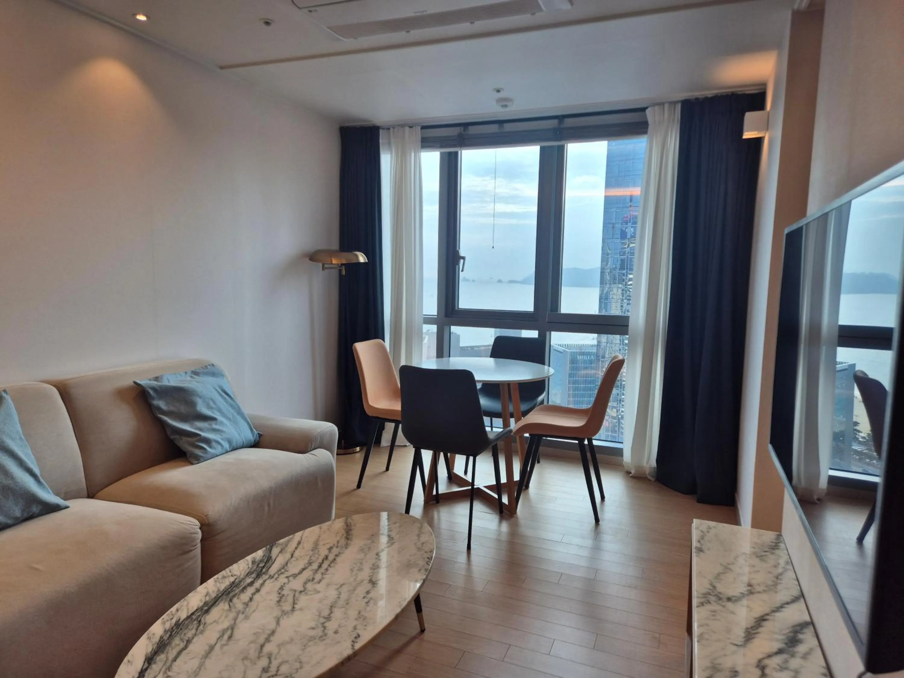 Living room in The solid residence - Elbon the stay by haeundae