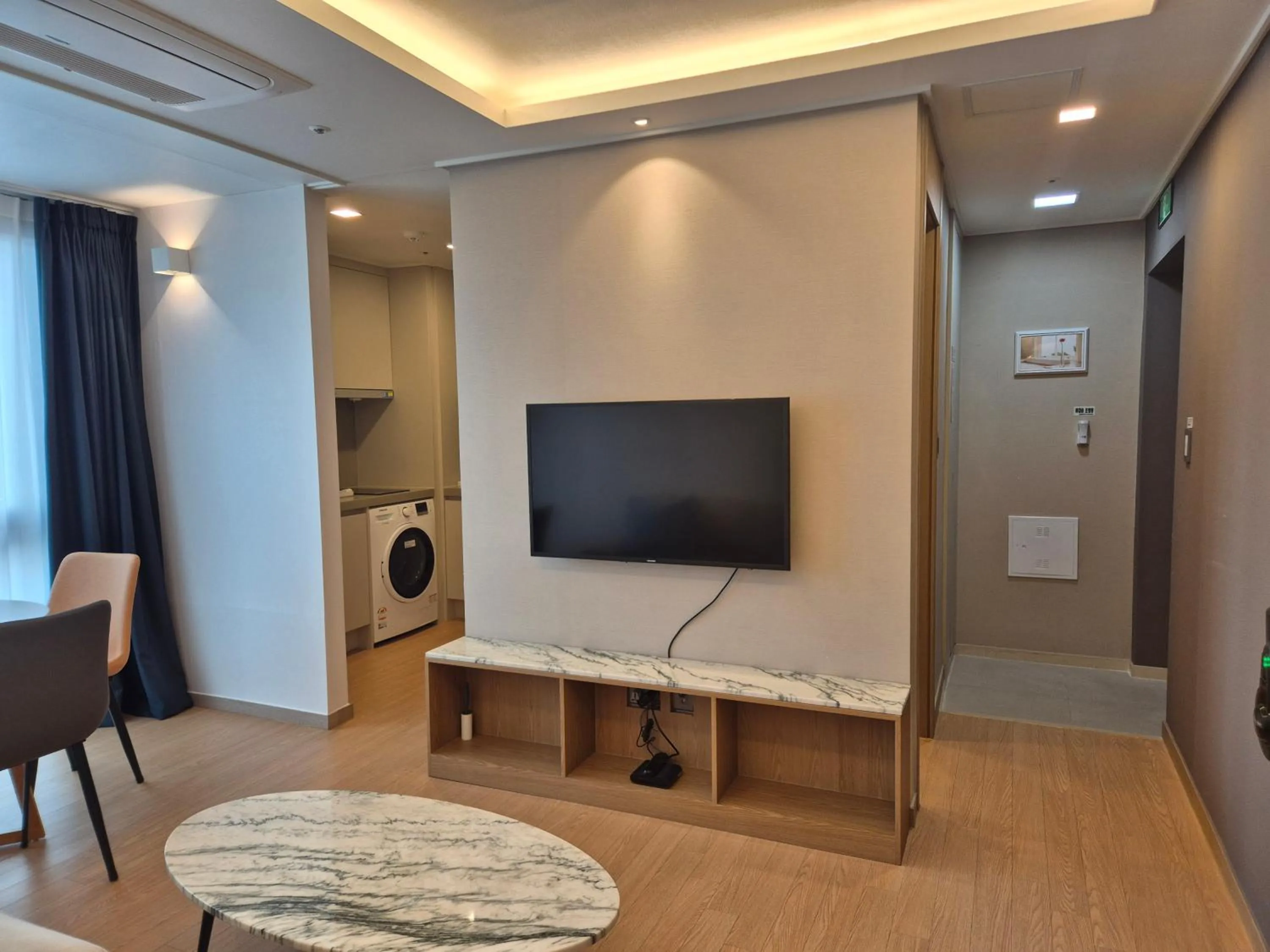 Living room in The solid residence - Elbon the stay by haeundae
