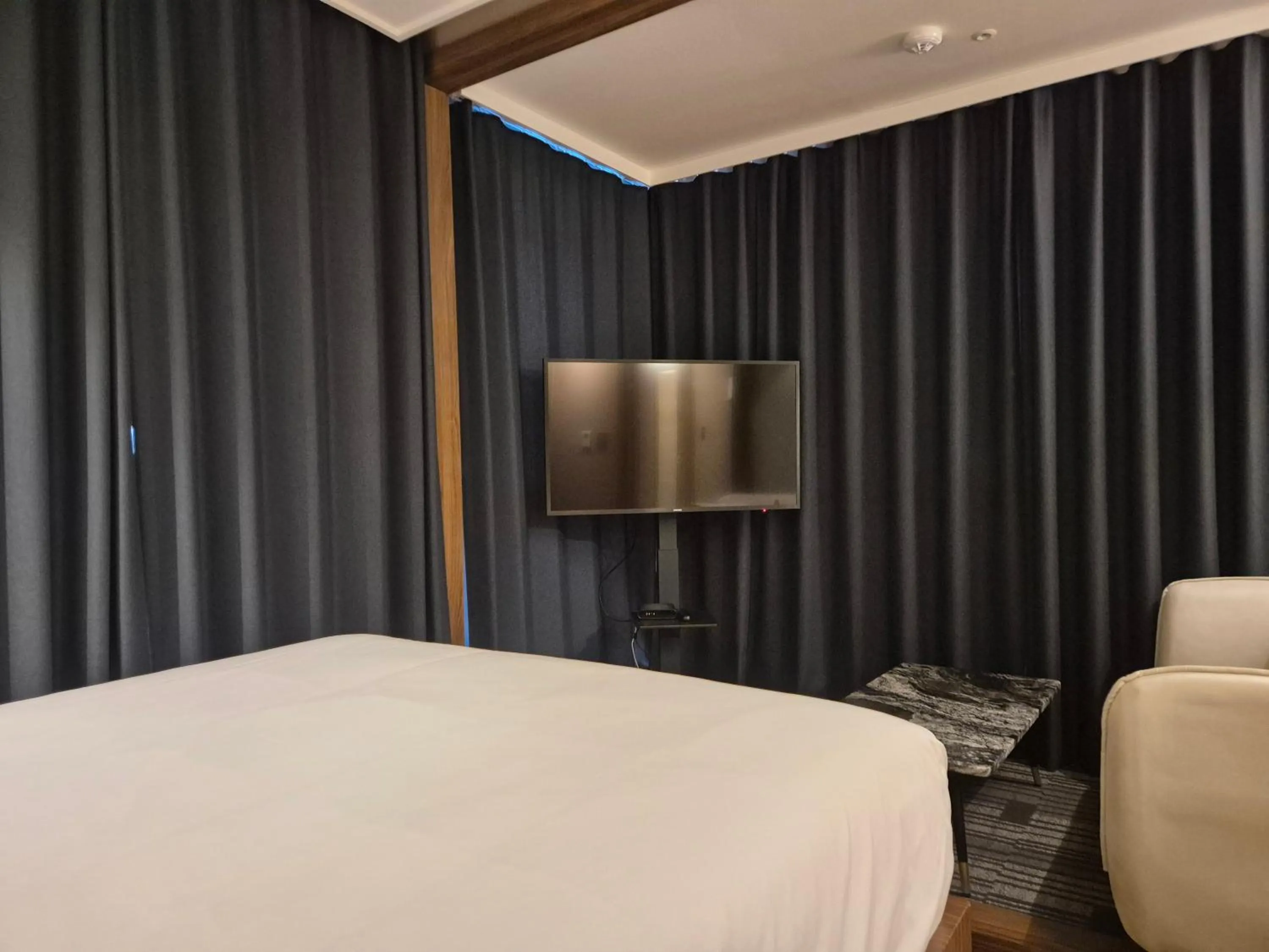 Bedroom, Bed in The solid residence - Elbon the stay by haeundae