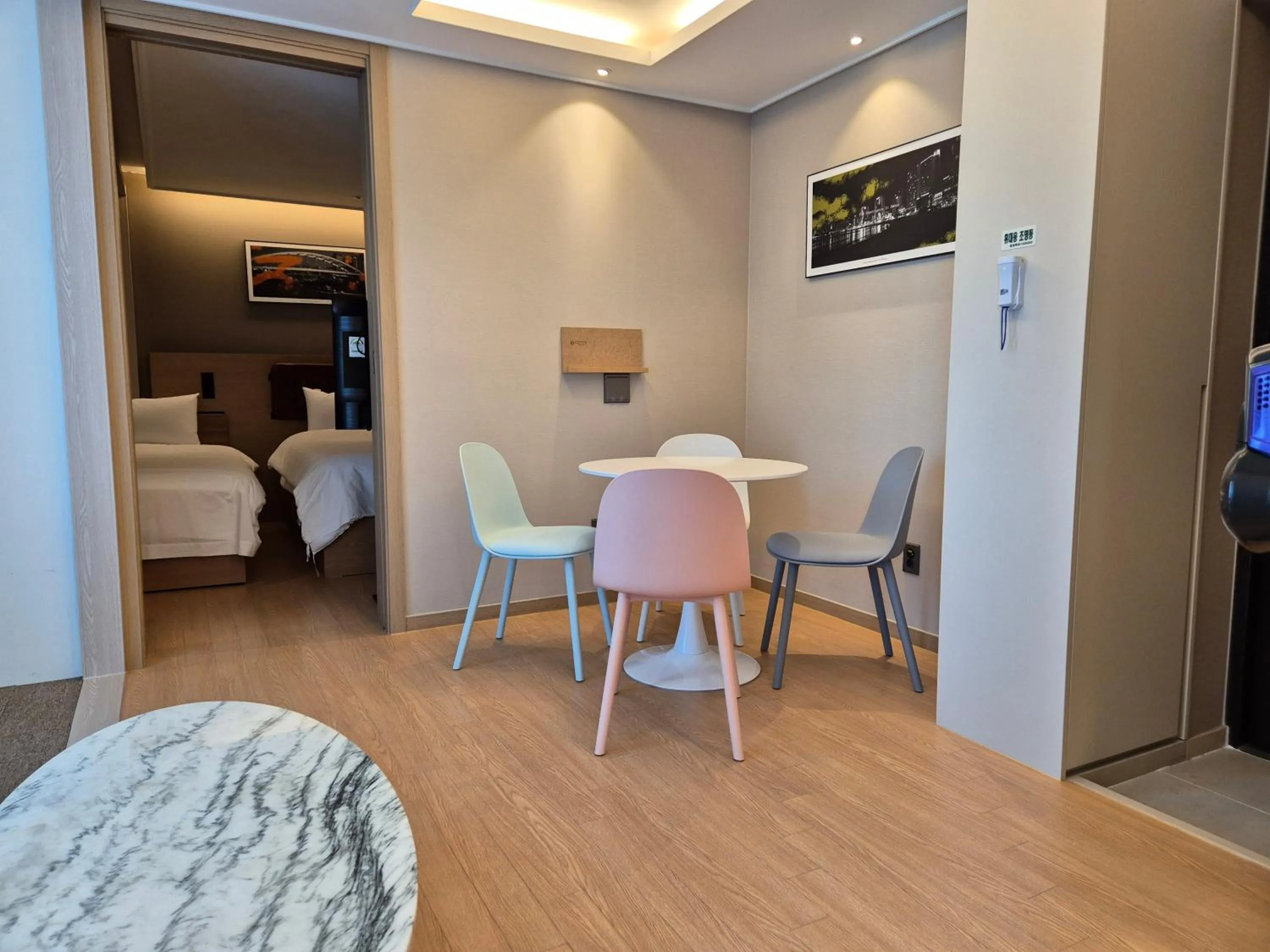 Dining area, Bed in The solid residence - Elbon the stay by haeundae