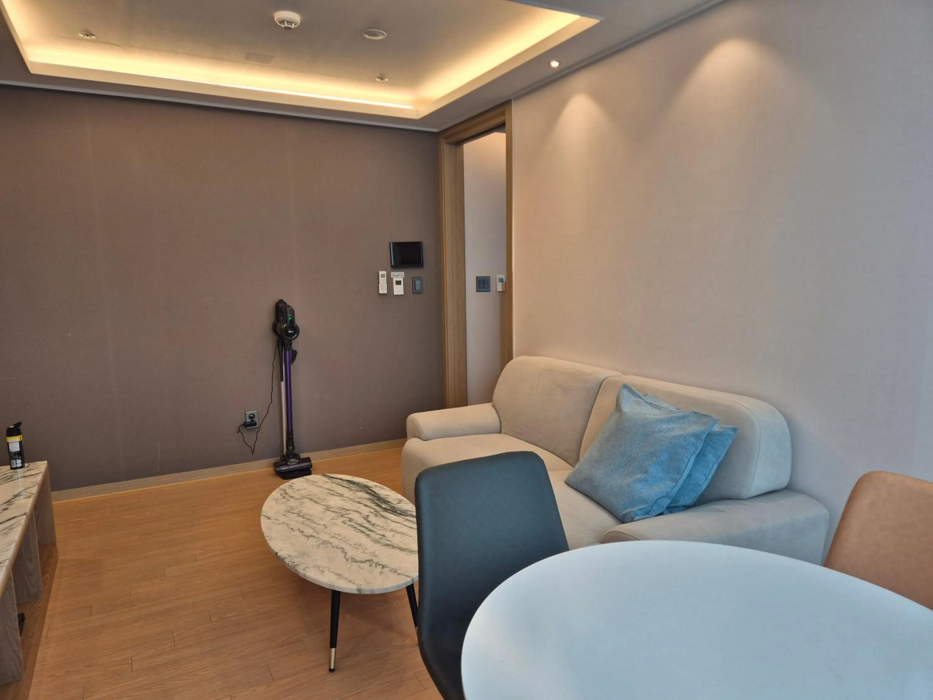 Living room in The solid residence - Elbon the stay by haeundae