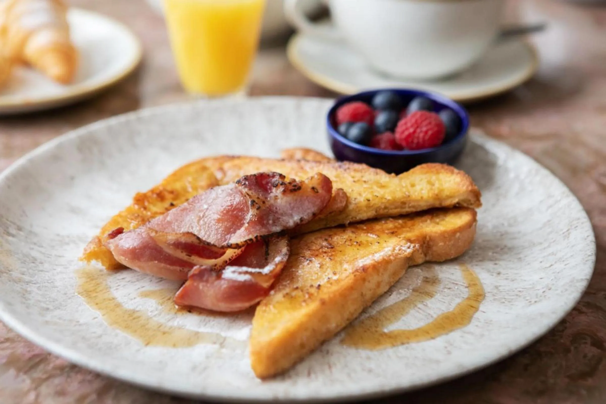 Breakfast in Burleigh Court Hotel