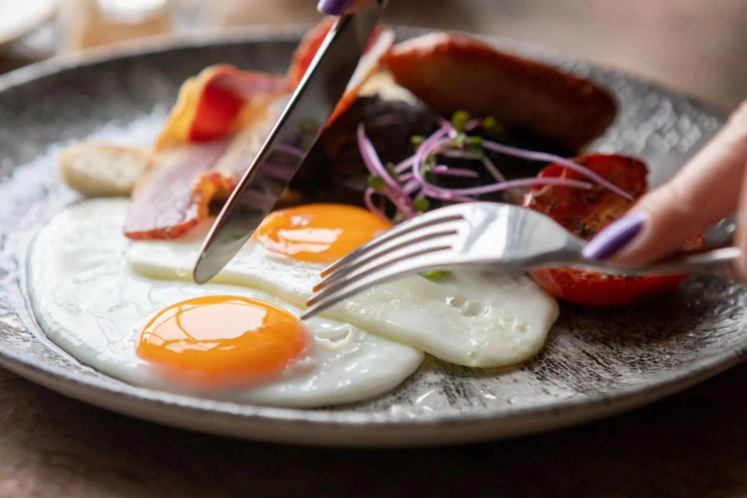 Restaurant/places to eat in Burleigh Court Hotel