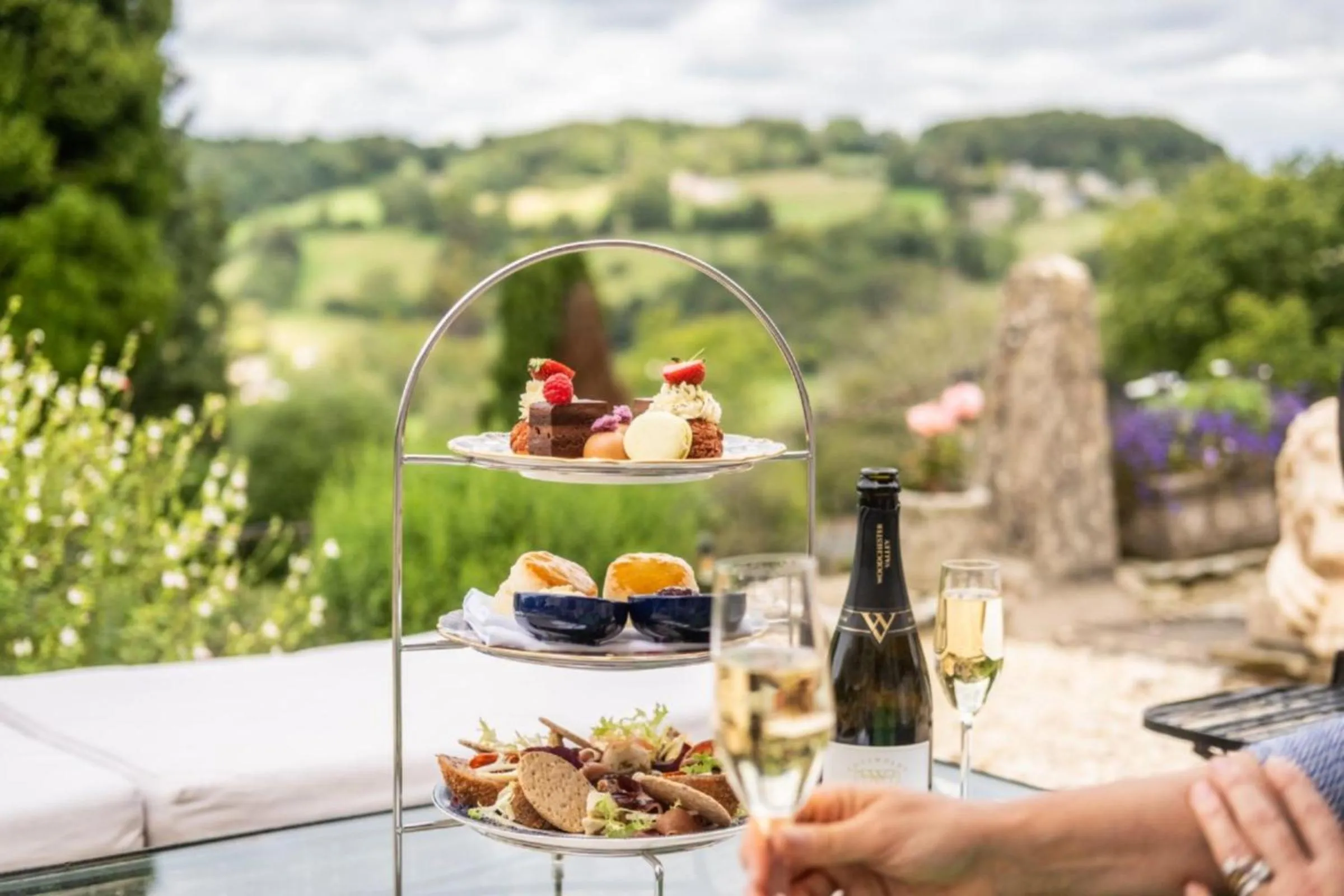 Restaurant/places to eat in Burleigh Court Hotel