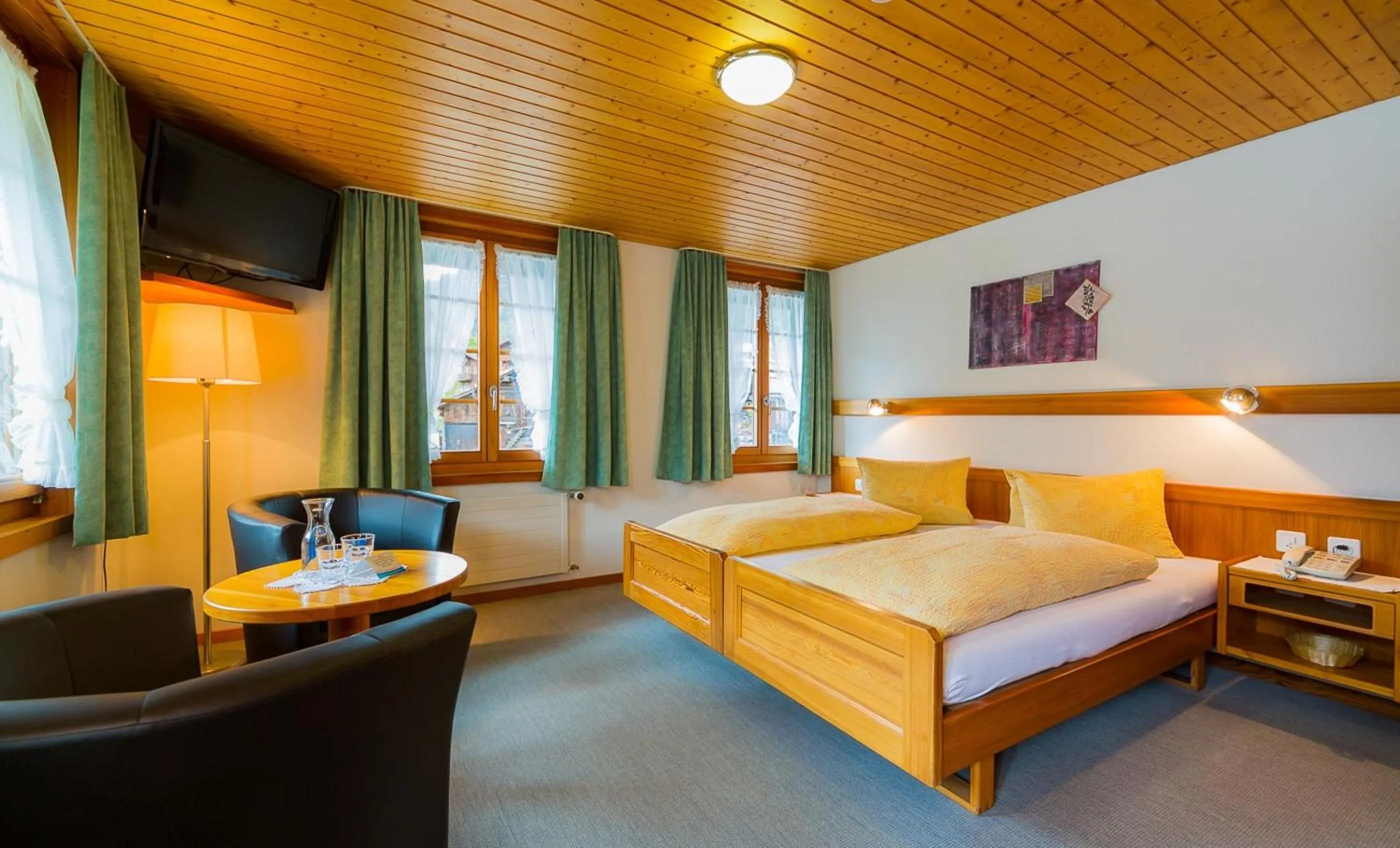 Photo of the whole room, Bed in Swiss Lodge Joopi