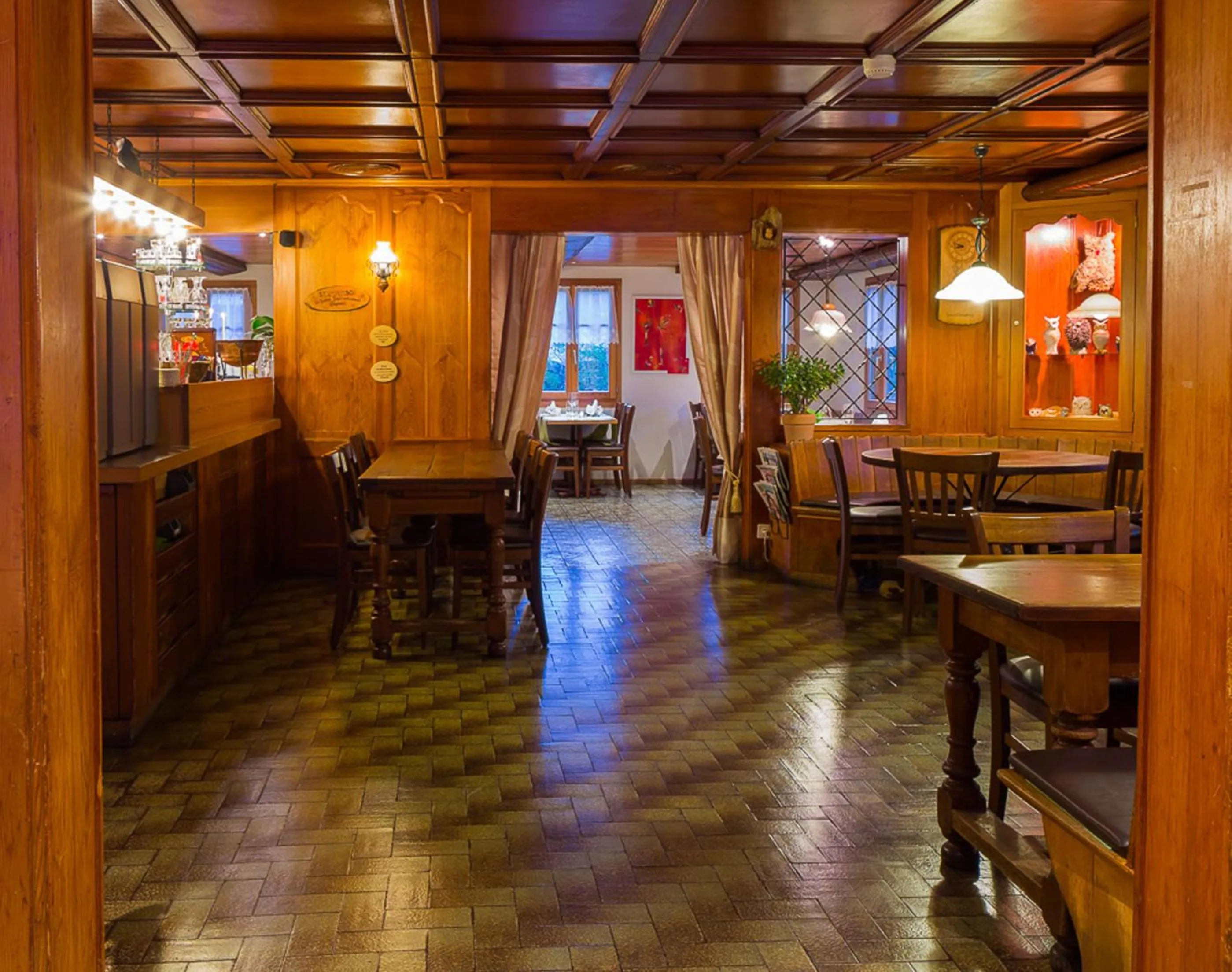 Restaurant/places to eat in Swiss Lodge Joopi