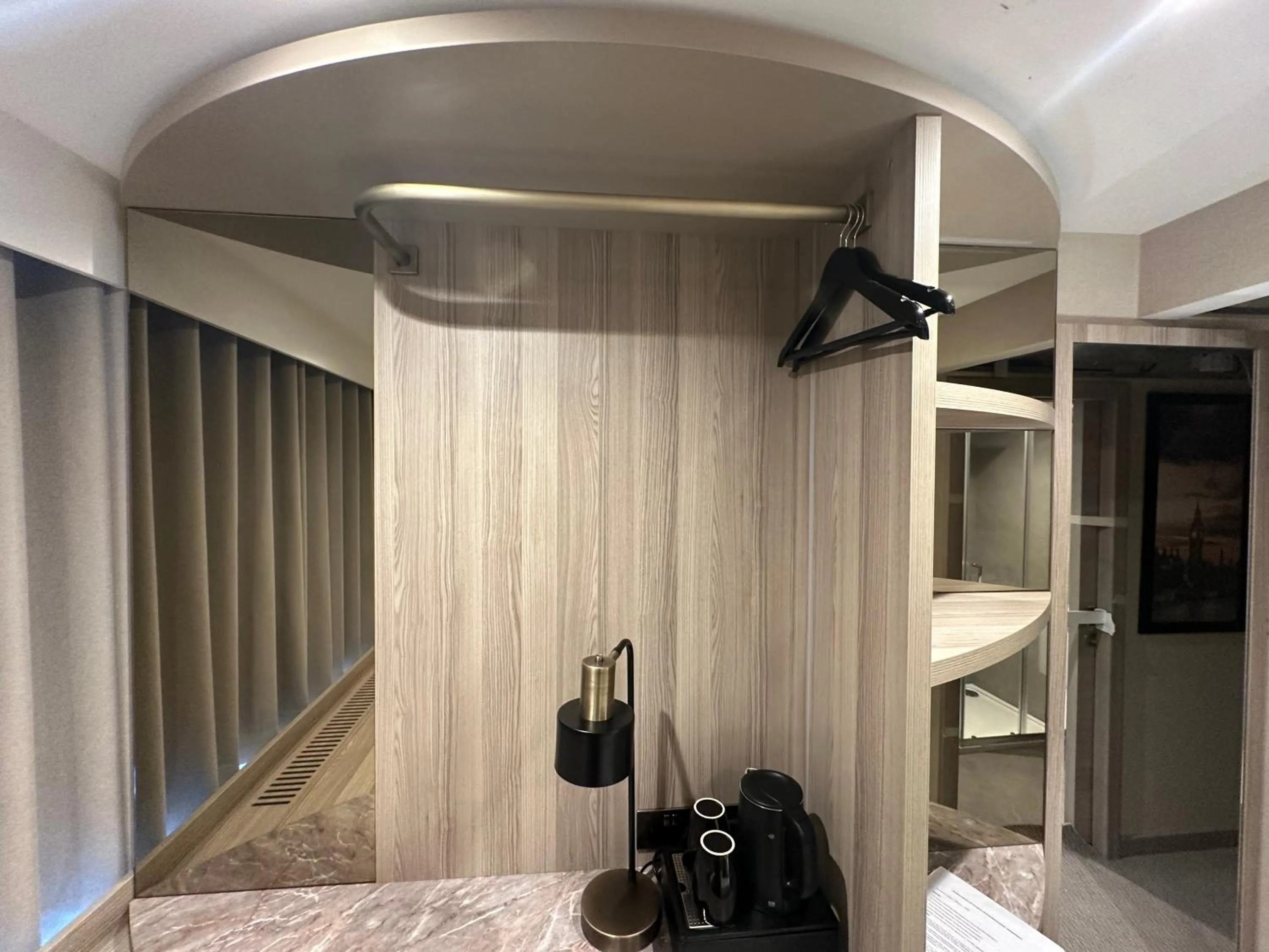 Bed in Mabledon Court Hotel