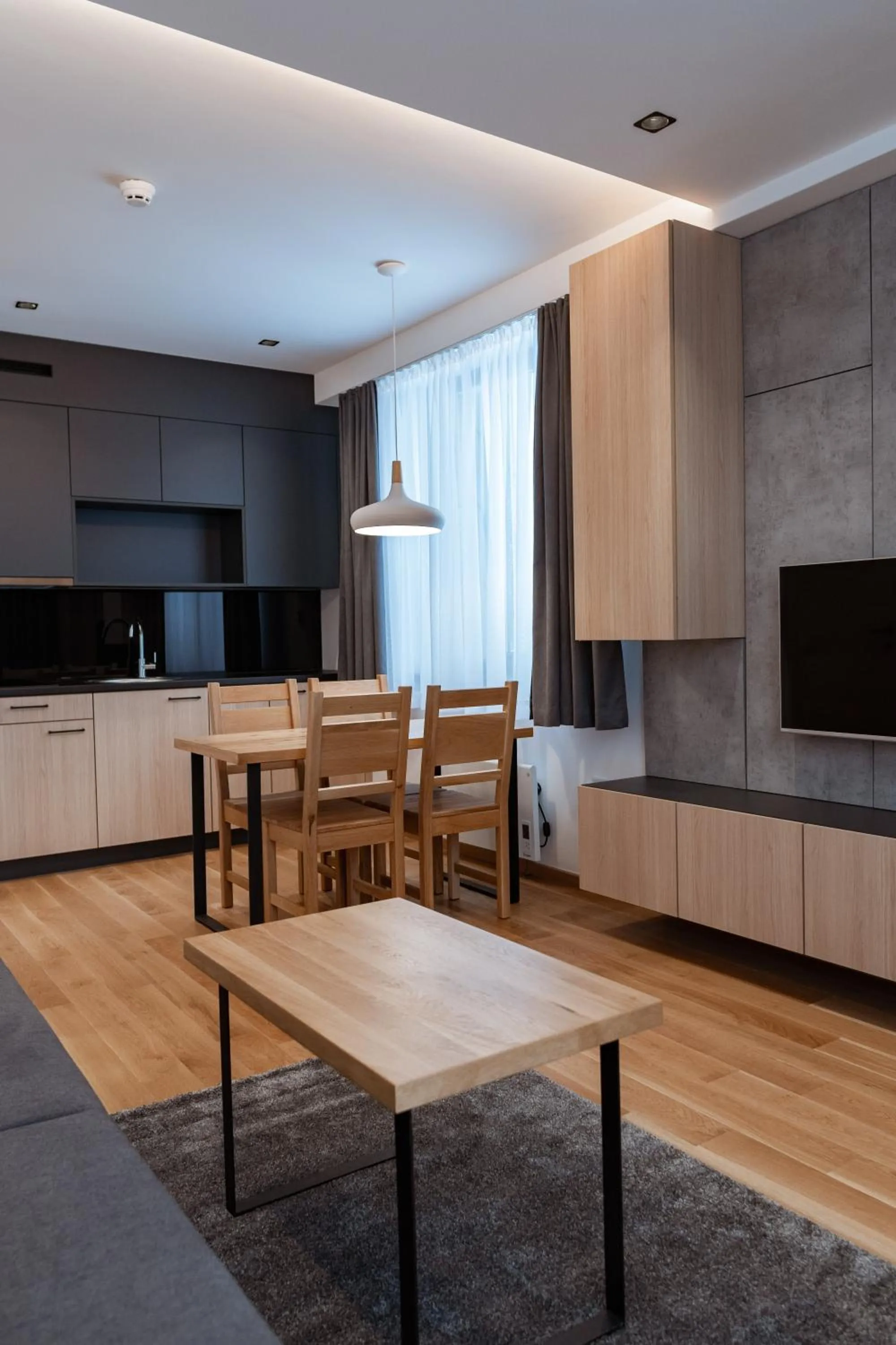 Communal lounge/ TV room in Aparthotel Zlatni Javor