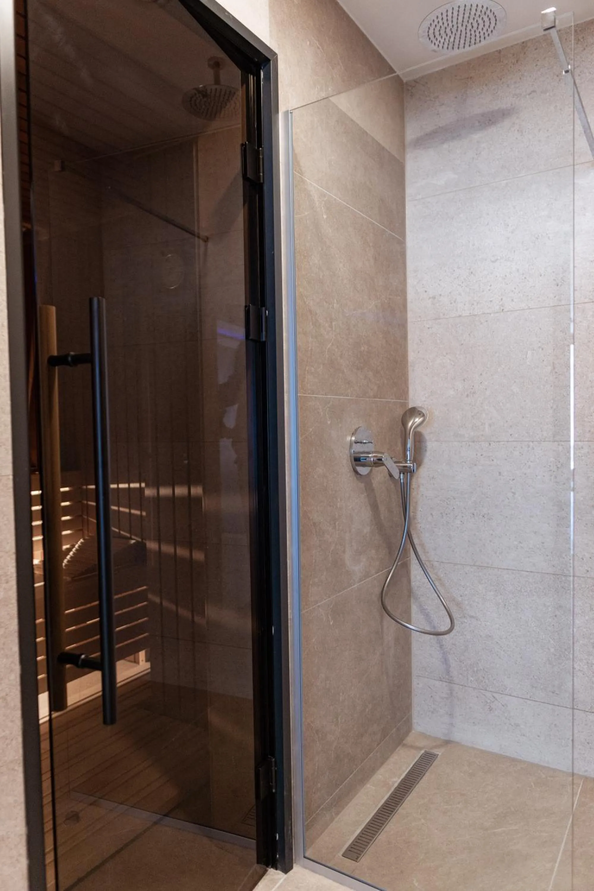 Shower in Aparthotel Zlatni Javor