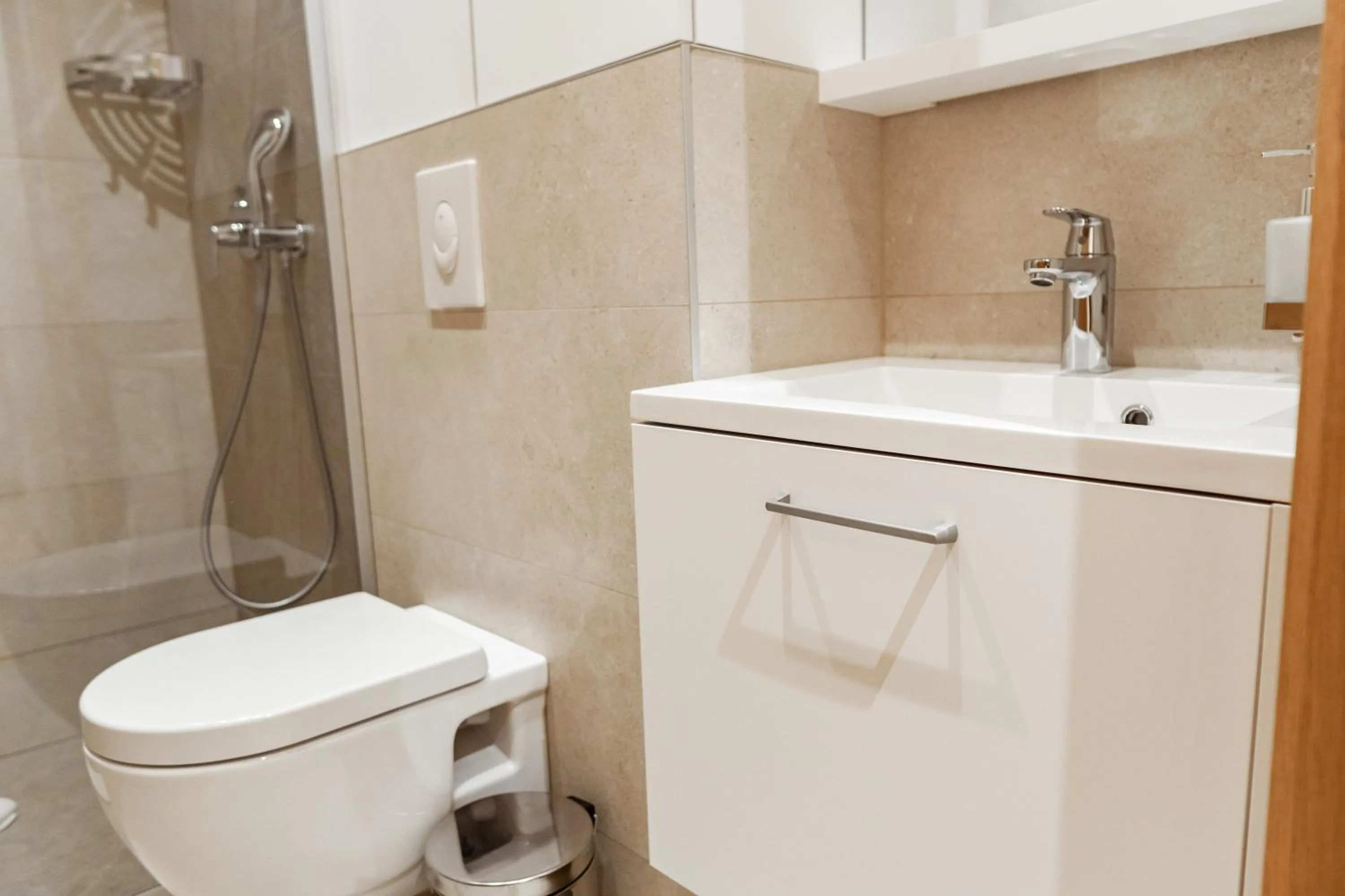 Shower in Aparthotel Zlatni Javor