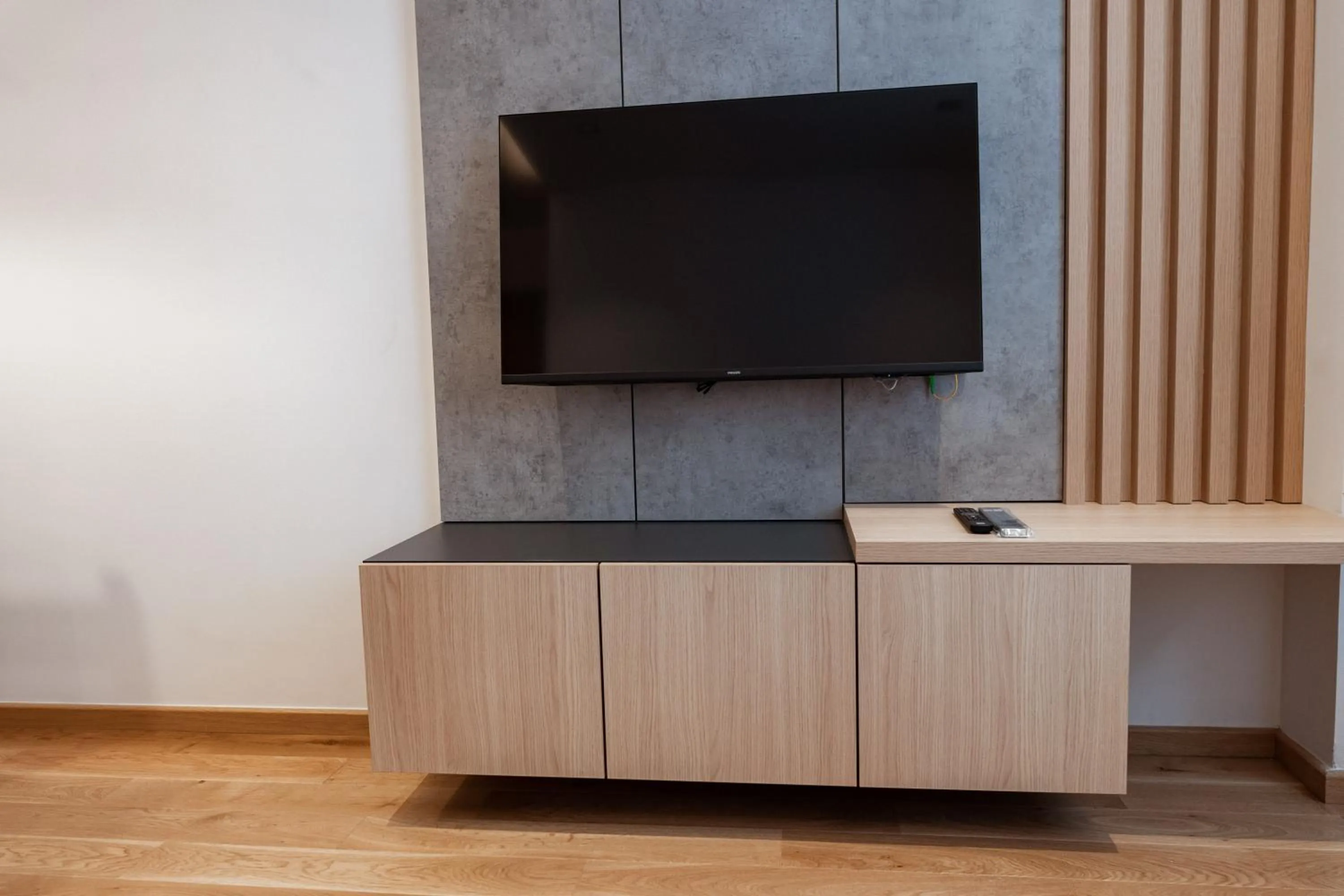 Communal lounge/ TV room in Aparthotel Zlatni Javor