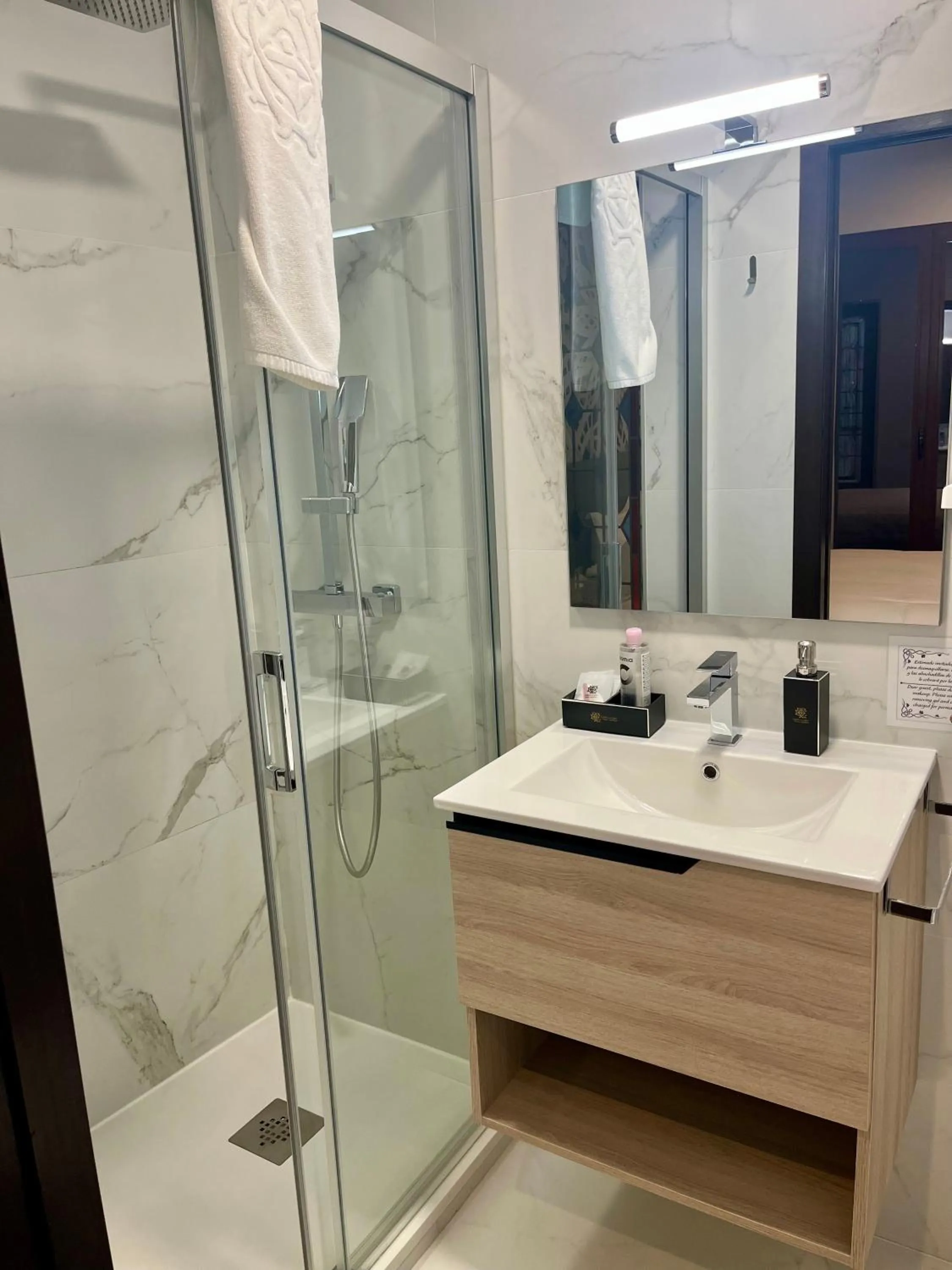 Bathroom in Casón De Los López Apartments