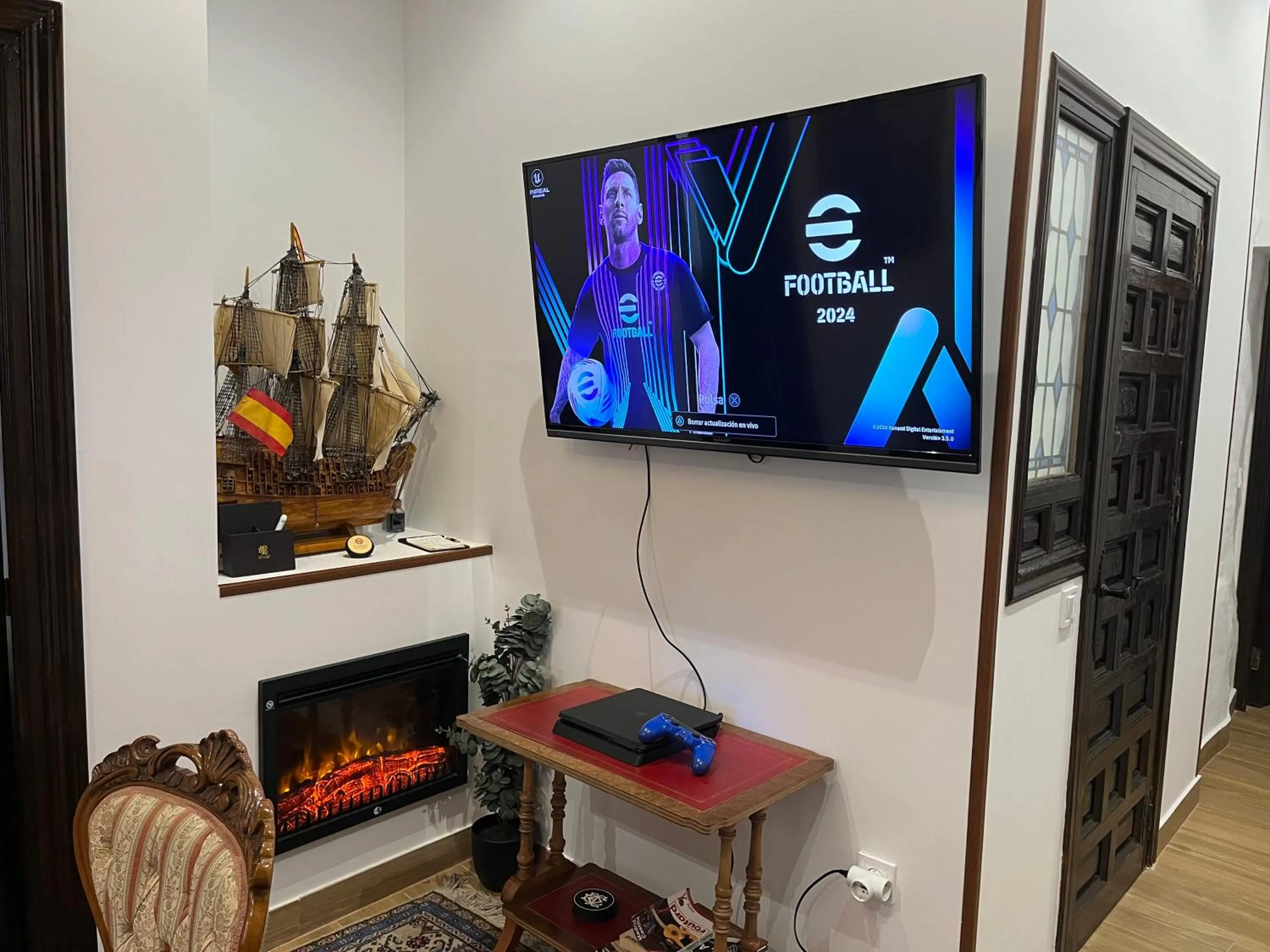 TV and multimedia in Casón De Los López Apartments