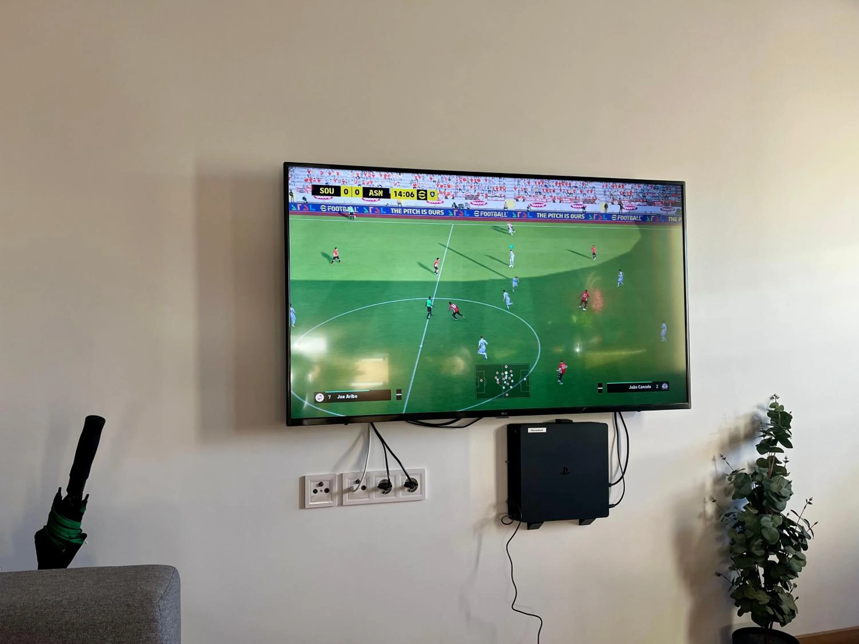 TV and multimedia in Casón De Los López Apartments