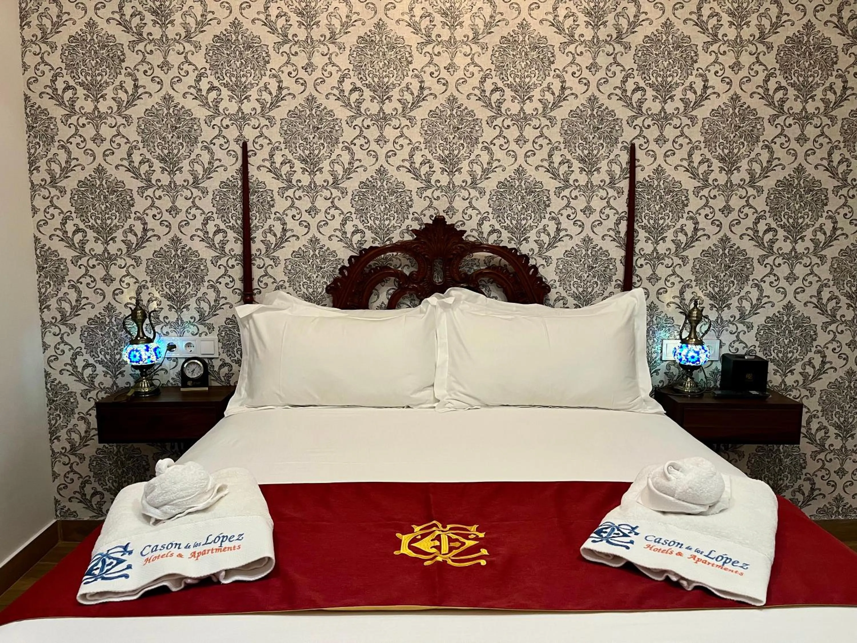 Bedroom, Bed in Casón De Los López Apartments