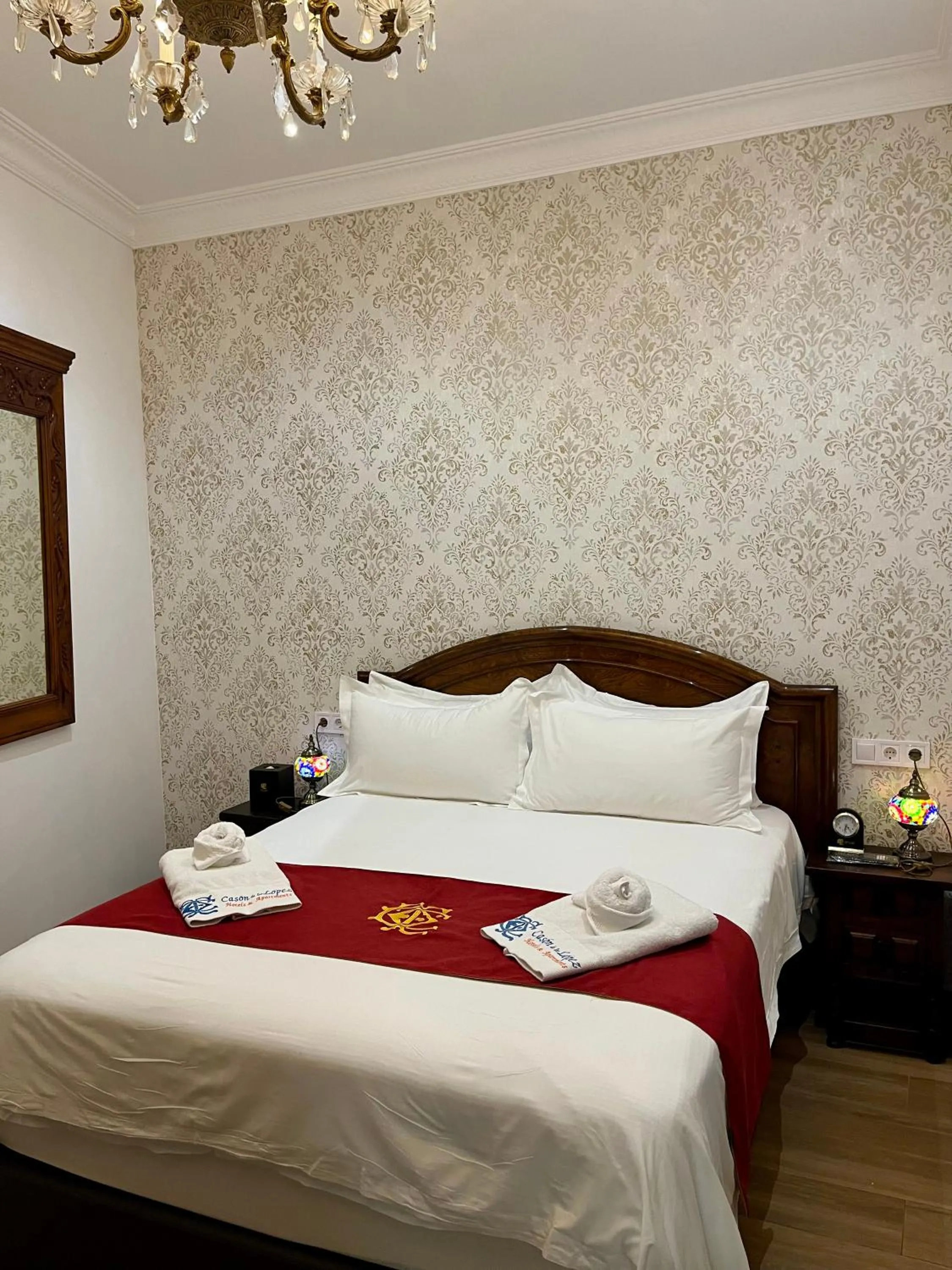 Bedroom, Bed in Casón De Los López Apartments