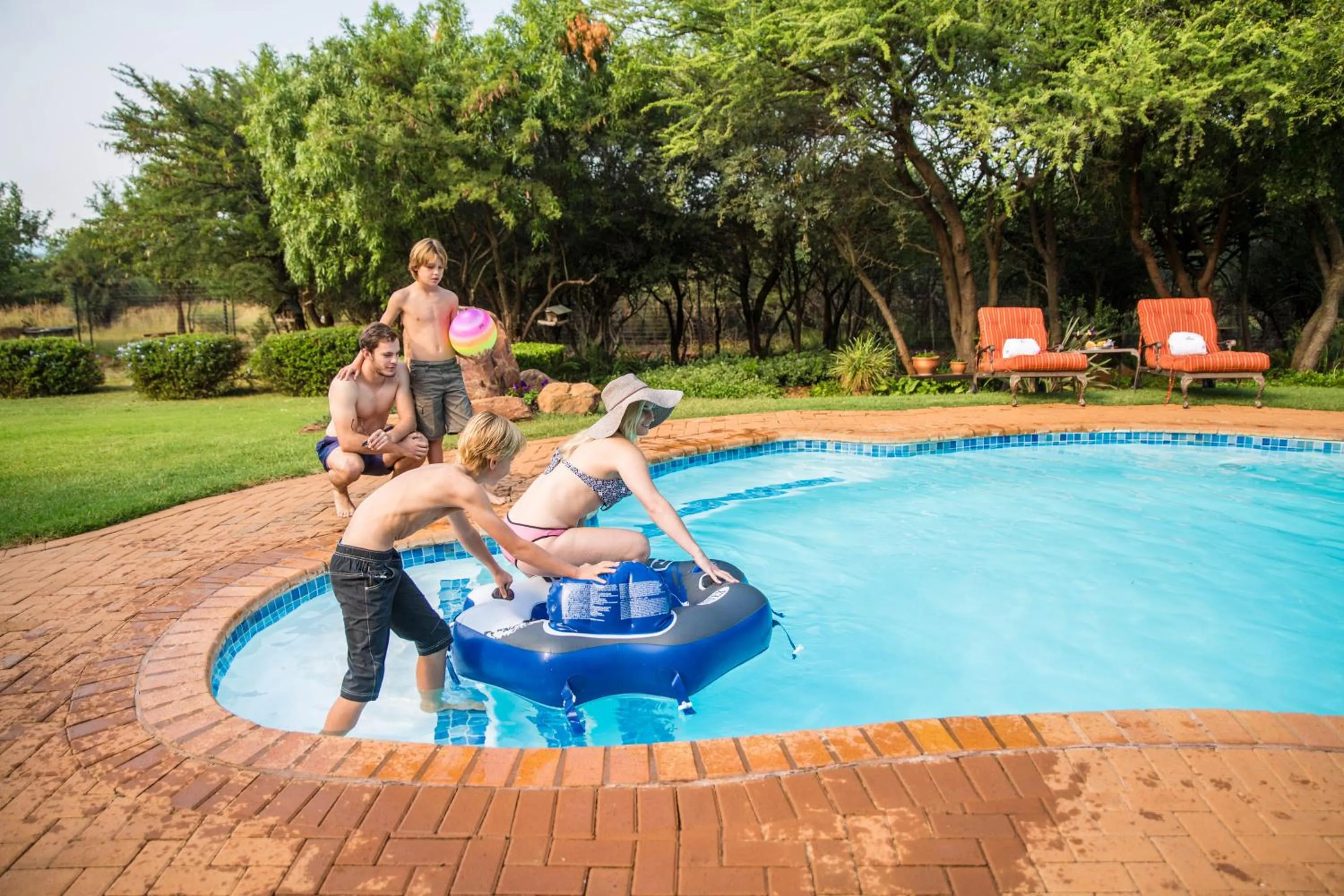 Family in Boubou Bed and Breakfast