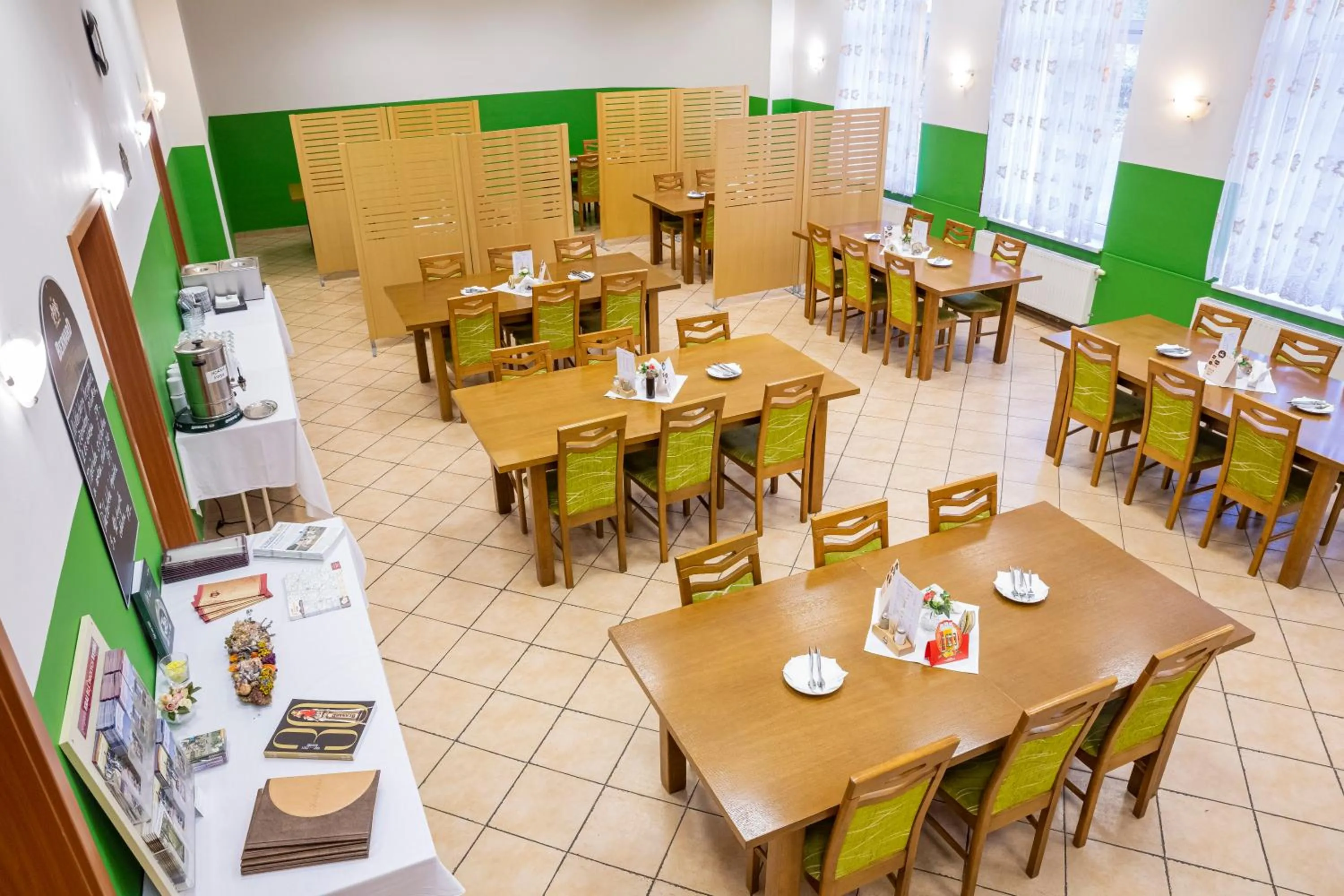 Restaurant/places to eat in Hotel Rabbit