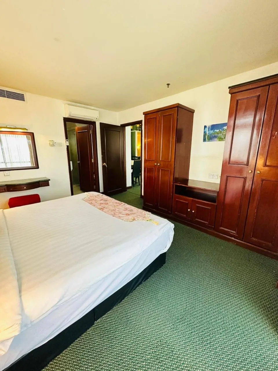 KL COZY GOLD SUITE At TIMES SQUARE