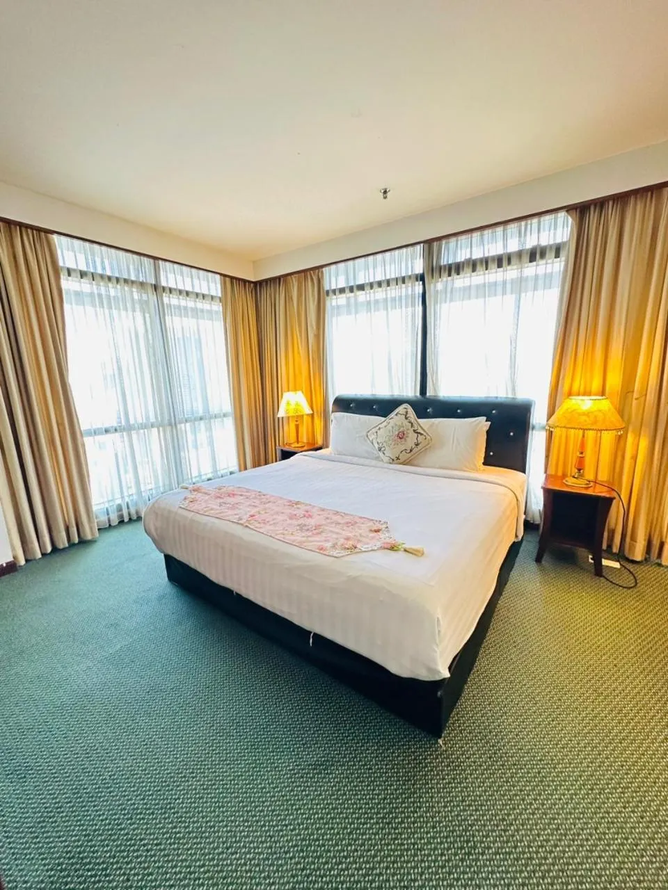 KL COZY GOLD SUITE At TIMES SQUARE