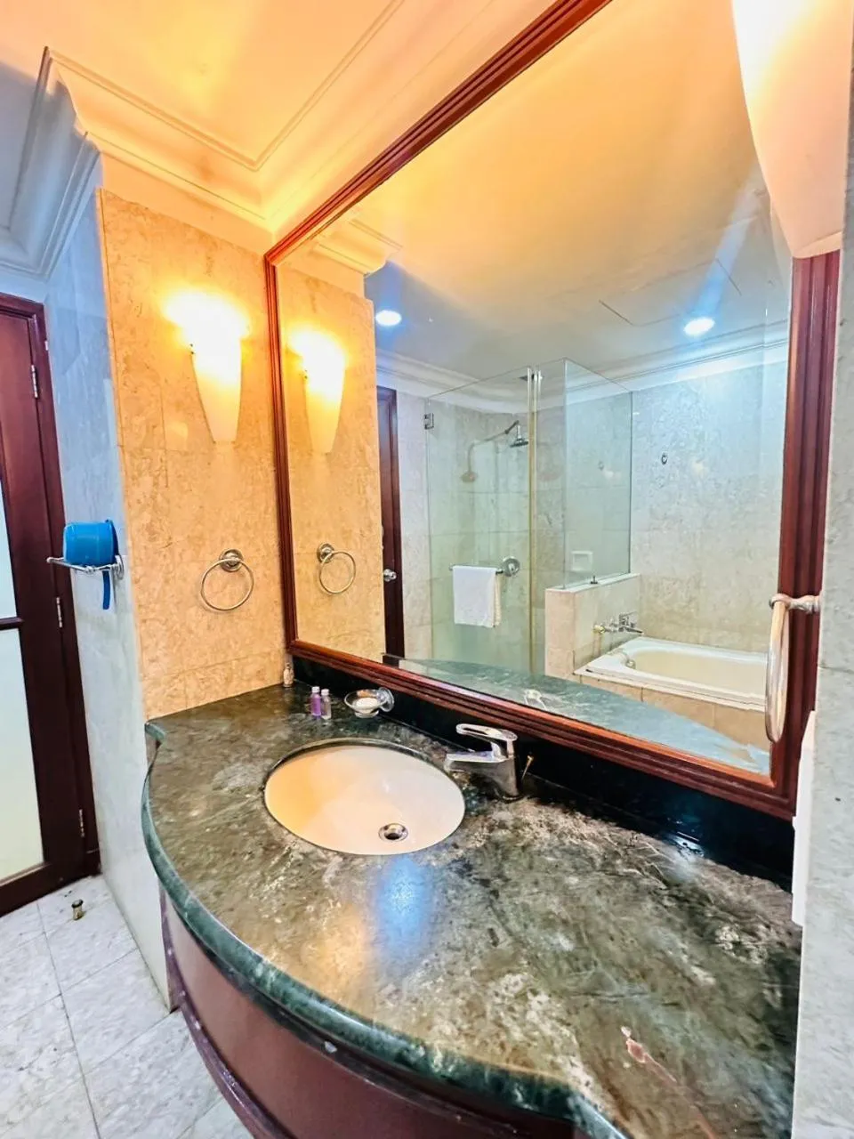 KL COZY GOLD SUITE At TIMES SQUARE