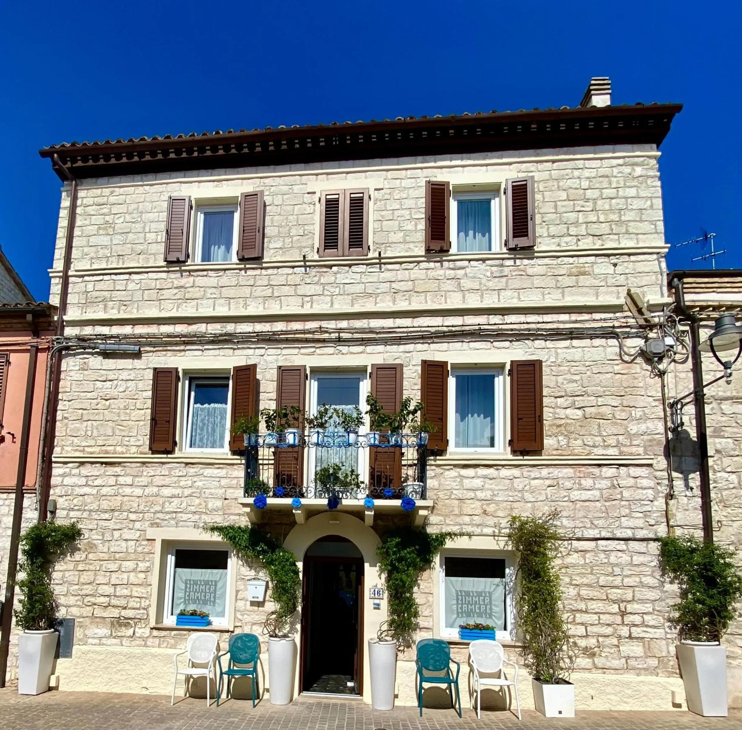 Property building in Zimmer Camere