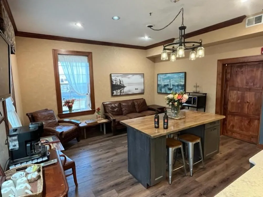 Restaurant/places to eat in The Port Hotel