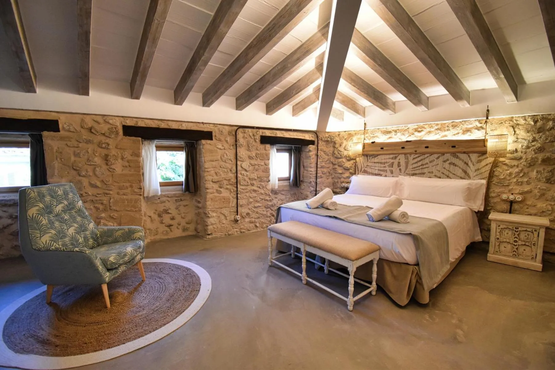 Photo of the whole room, Bed in Calvario Plaza Hotel