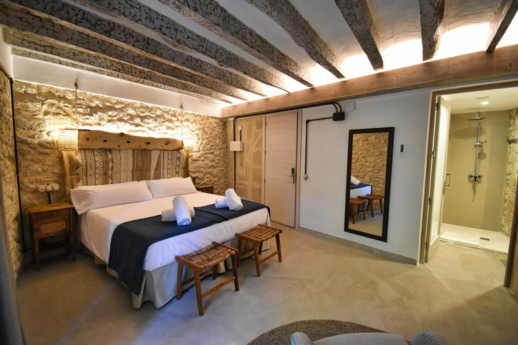 Photo of the whole room, Bed in Calvario Plaza Hotel