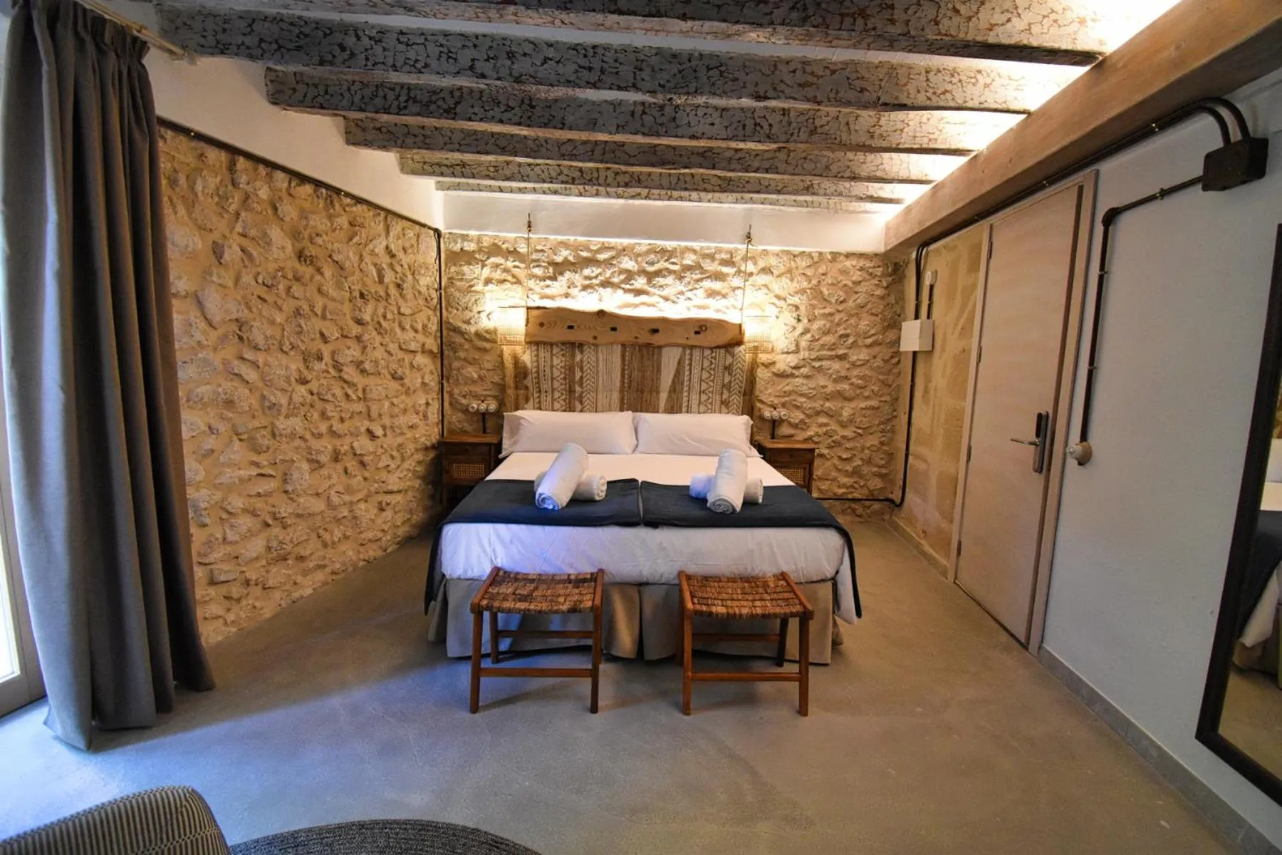 Photo of the whole room, Bed in Calvario Plaza Hotel