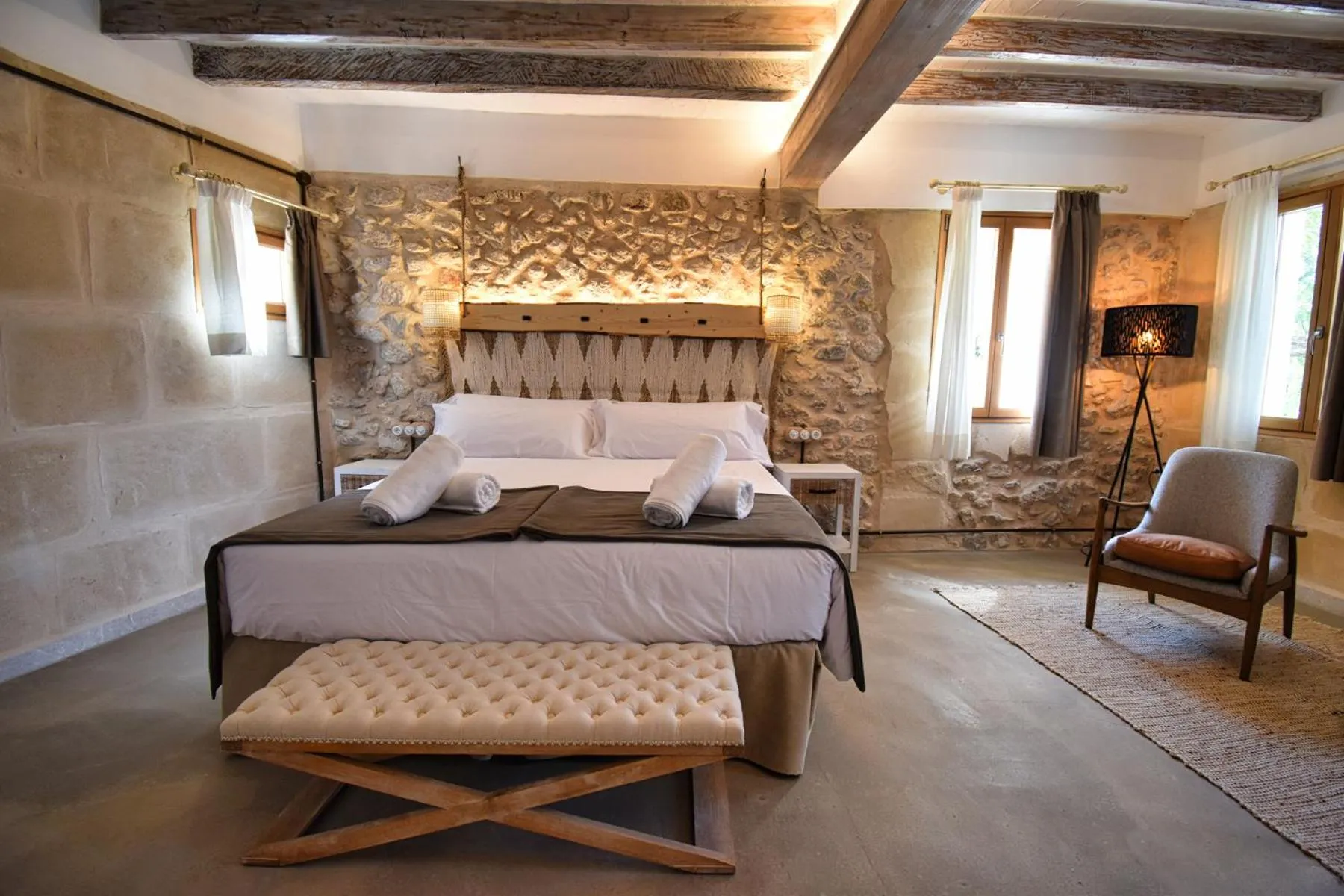 Photo of the whole room, Bed in Calvario Plaza Hotel