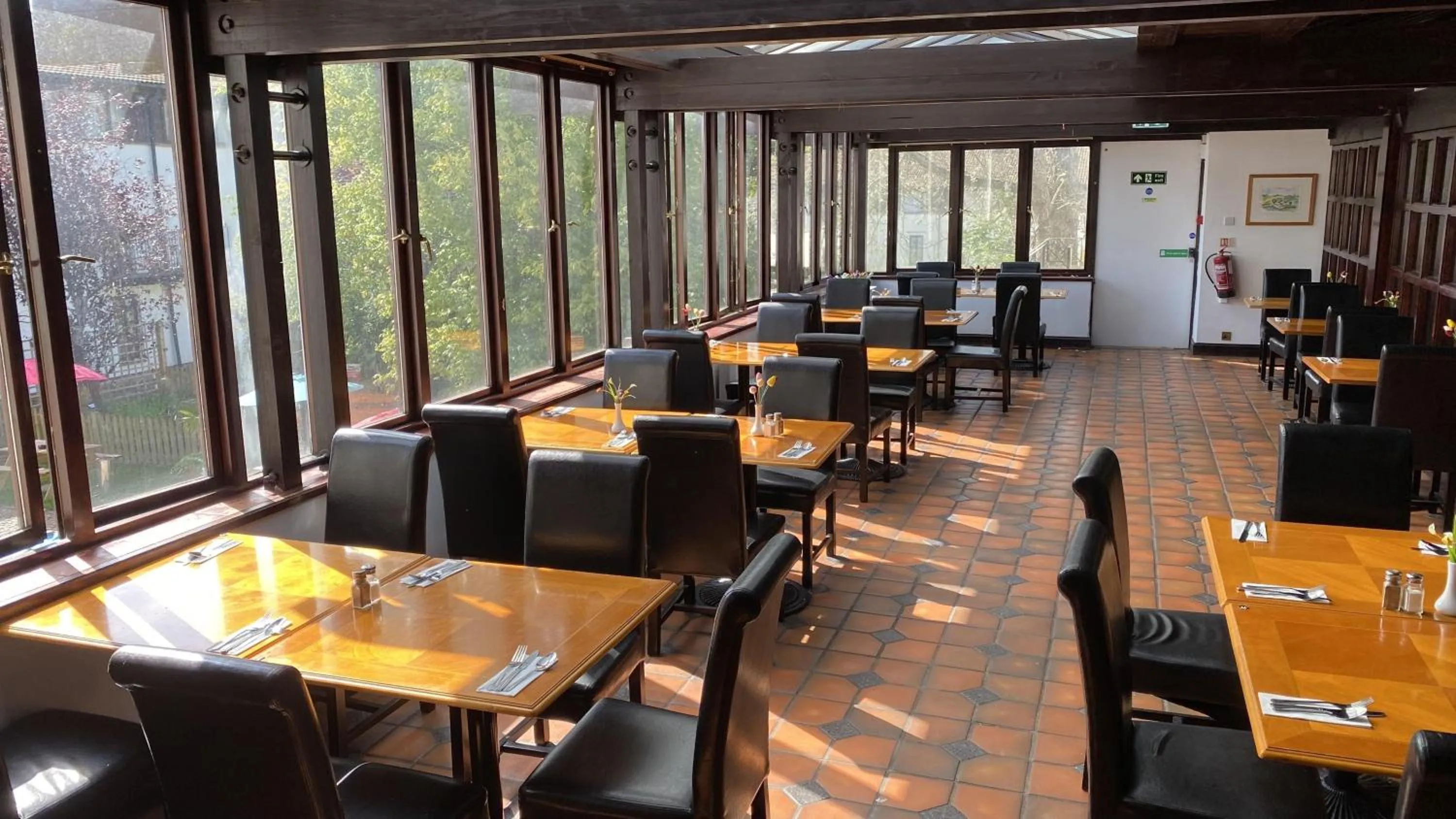 Restaurant/places to eat in Europa Gatwick Hotel