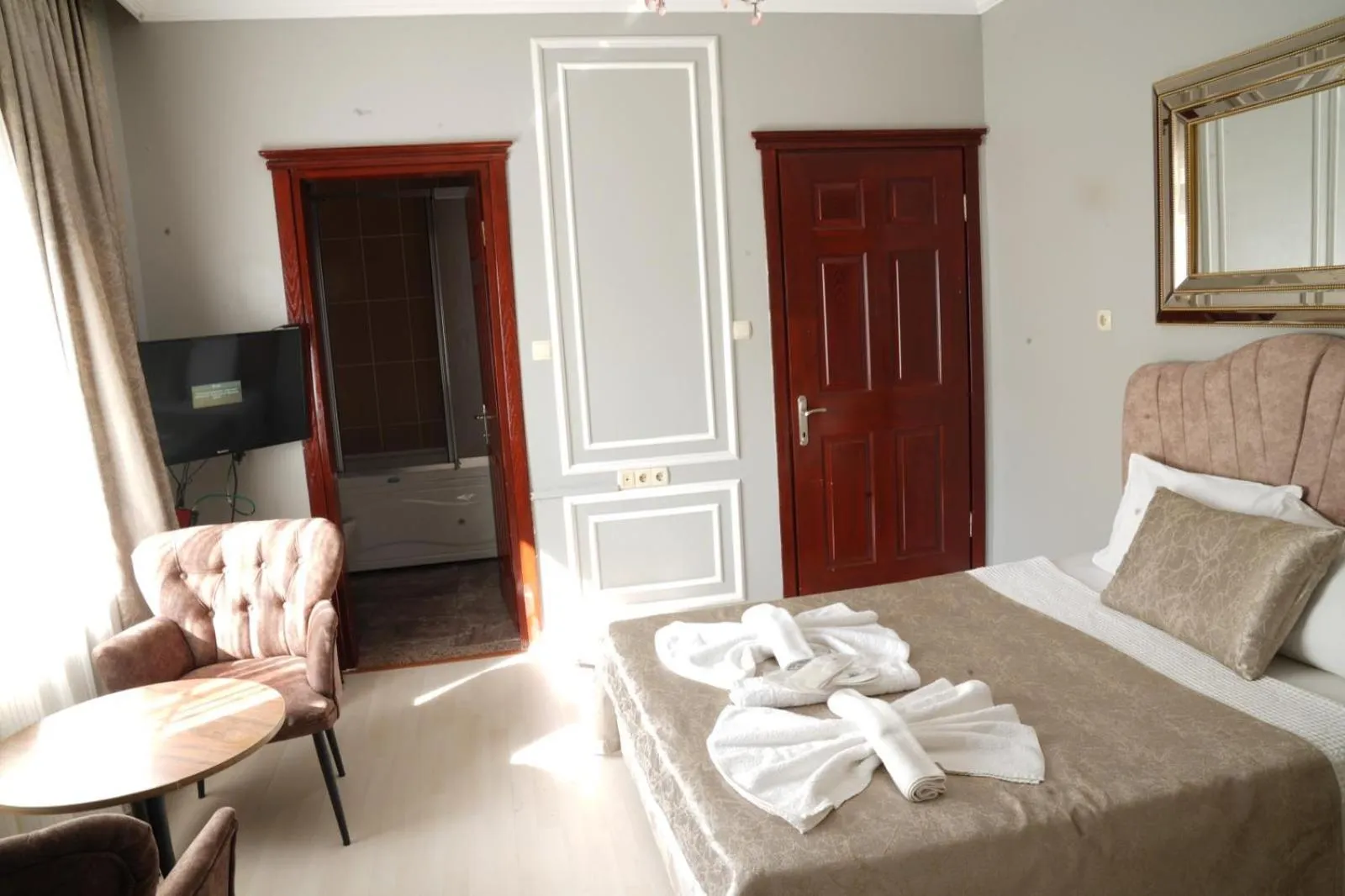 Hot Tub, Bed in BUTTERFLY BOUTIQUE HOTEL AĞVA