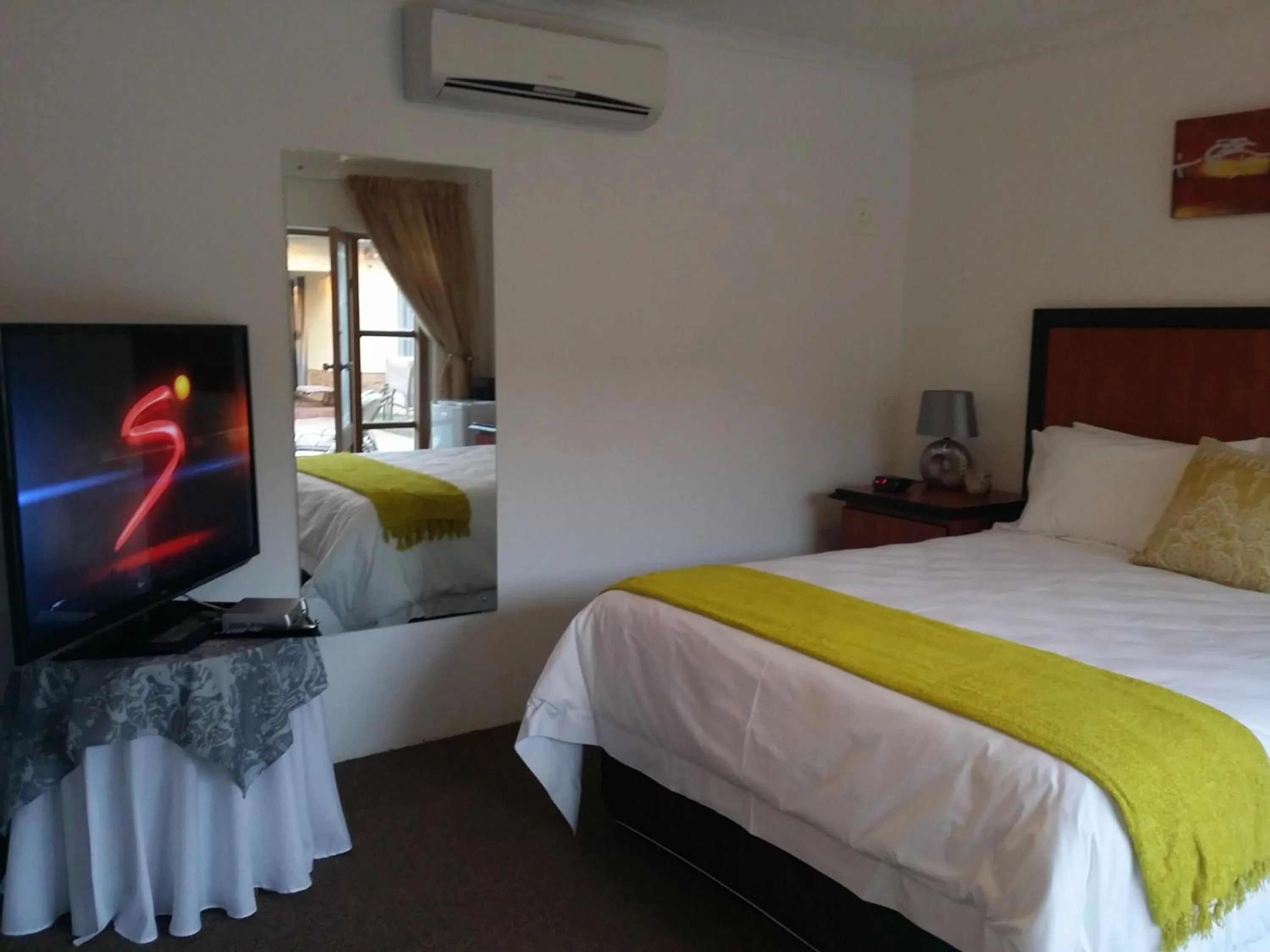 Bedroom, Bed in Alicia's B&B