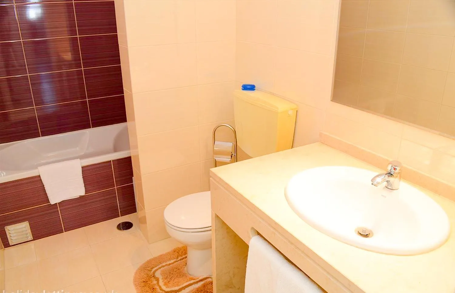 Bathroom in Algarpraia